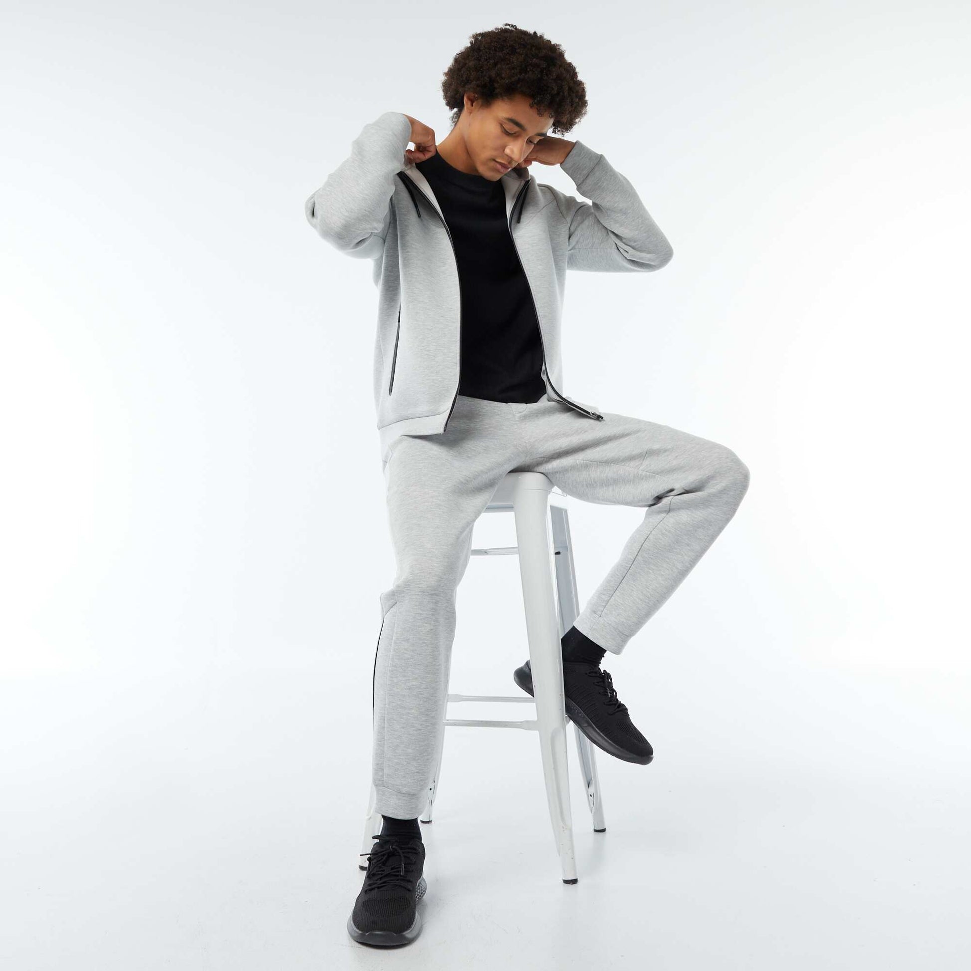 Sweat uni à capuche en matière type néoprène GRIS CLAIR