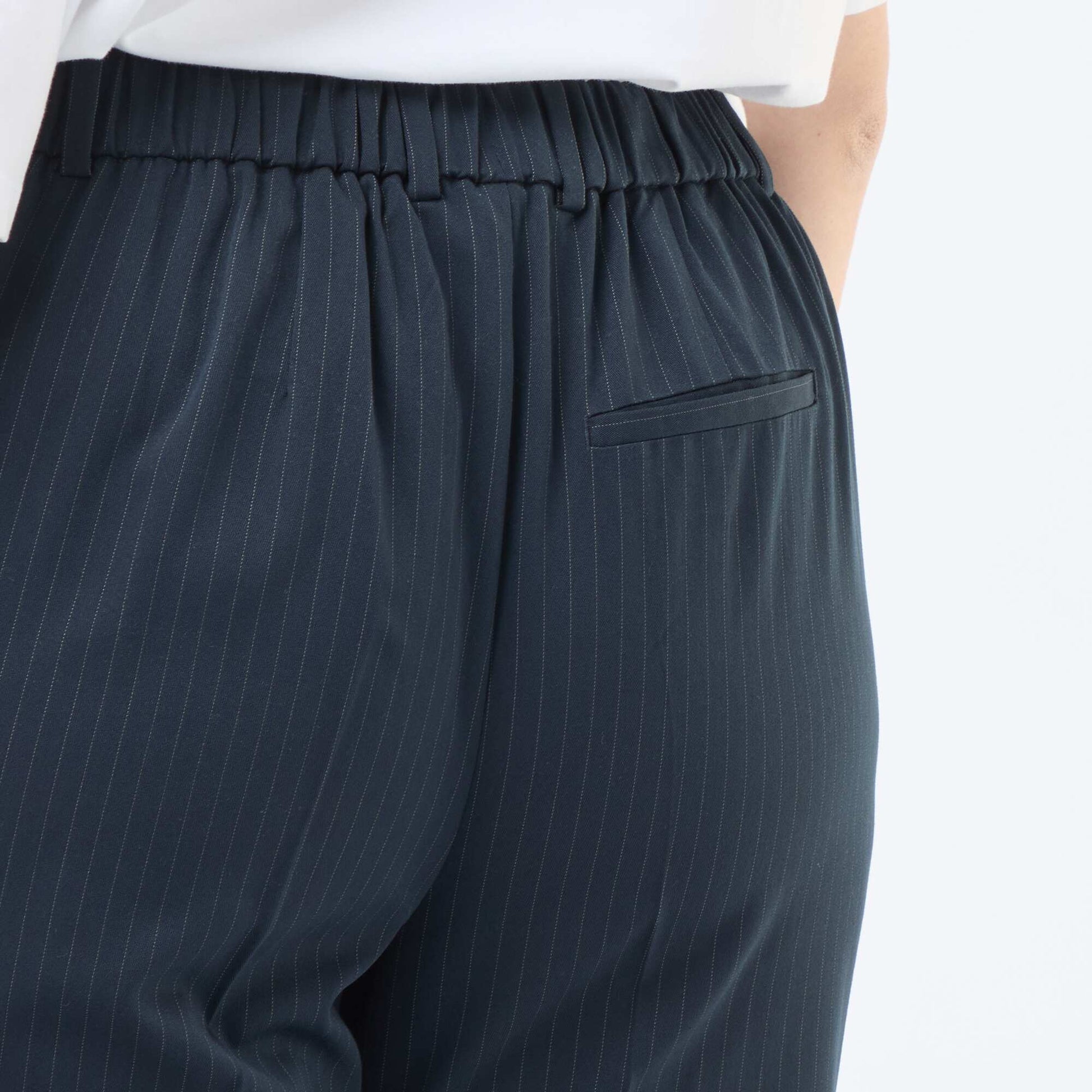 Pantalon cigarette avec ouverture par crochet et zippée BLEU