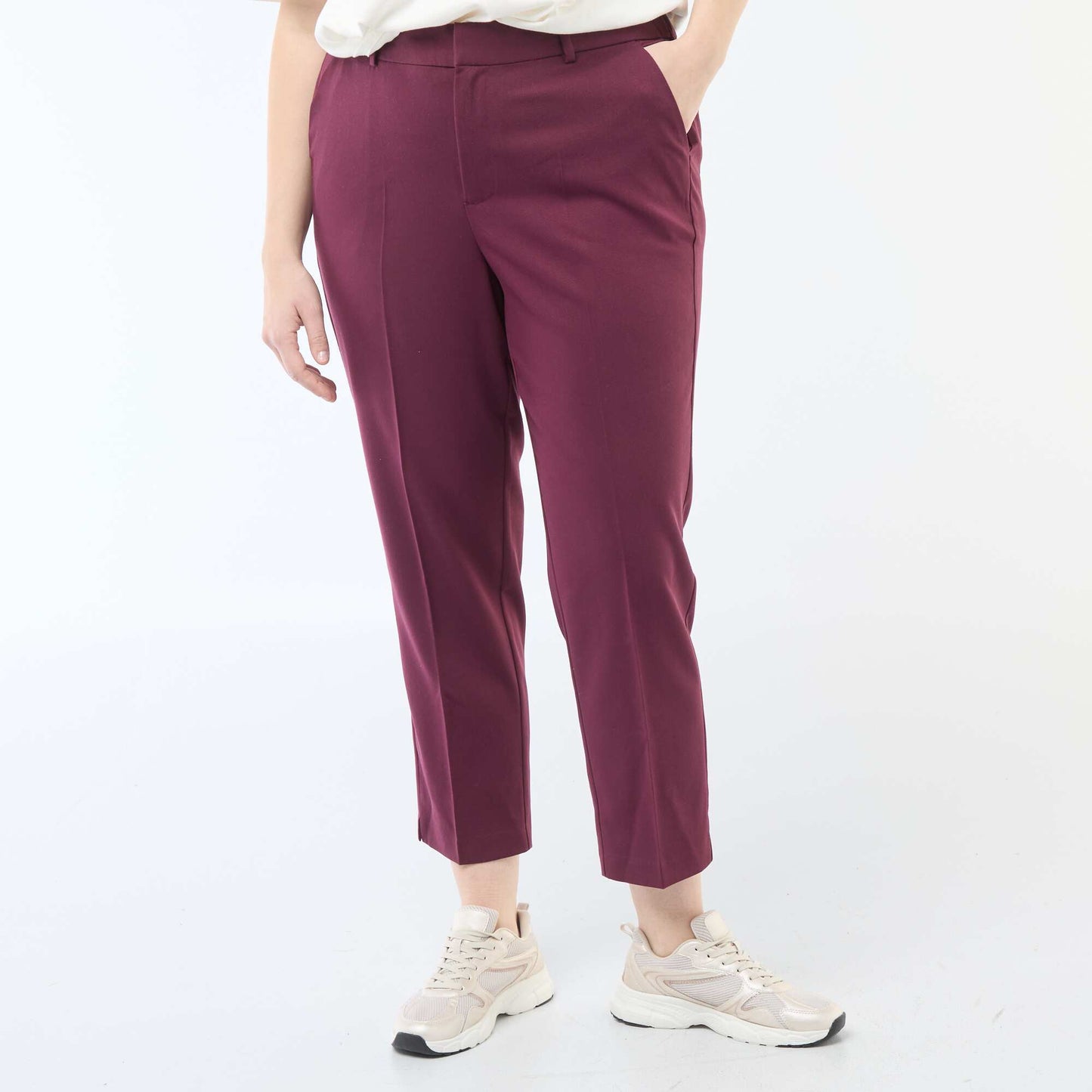 Pantalon cigarette avec ouverture par crochet et zippée ROUGE