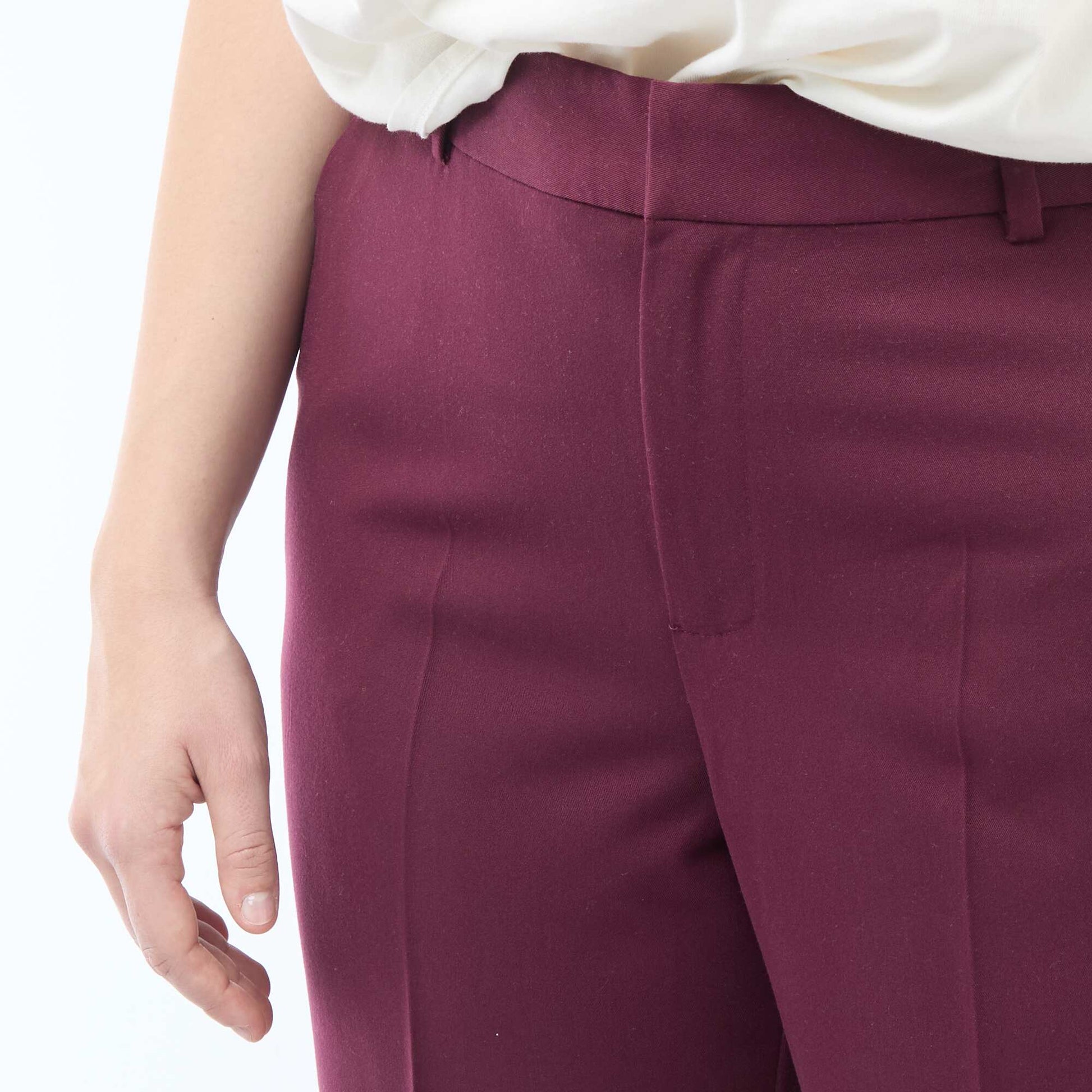 Pantalon cigarette avec ouverture par crochet et zippée ROUGE