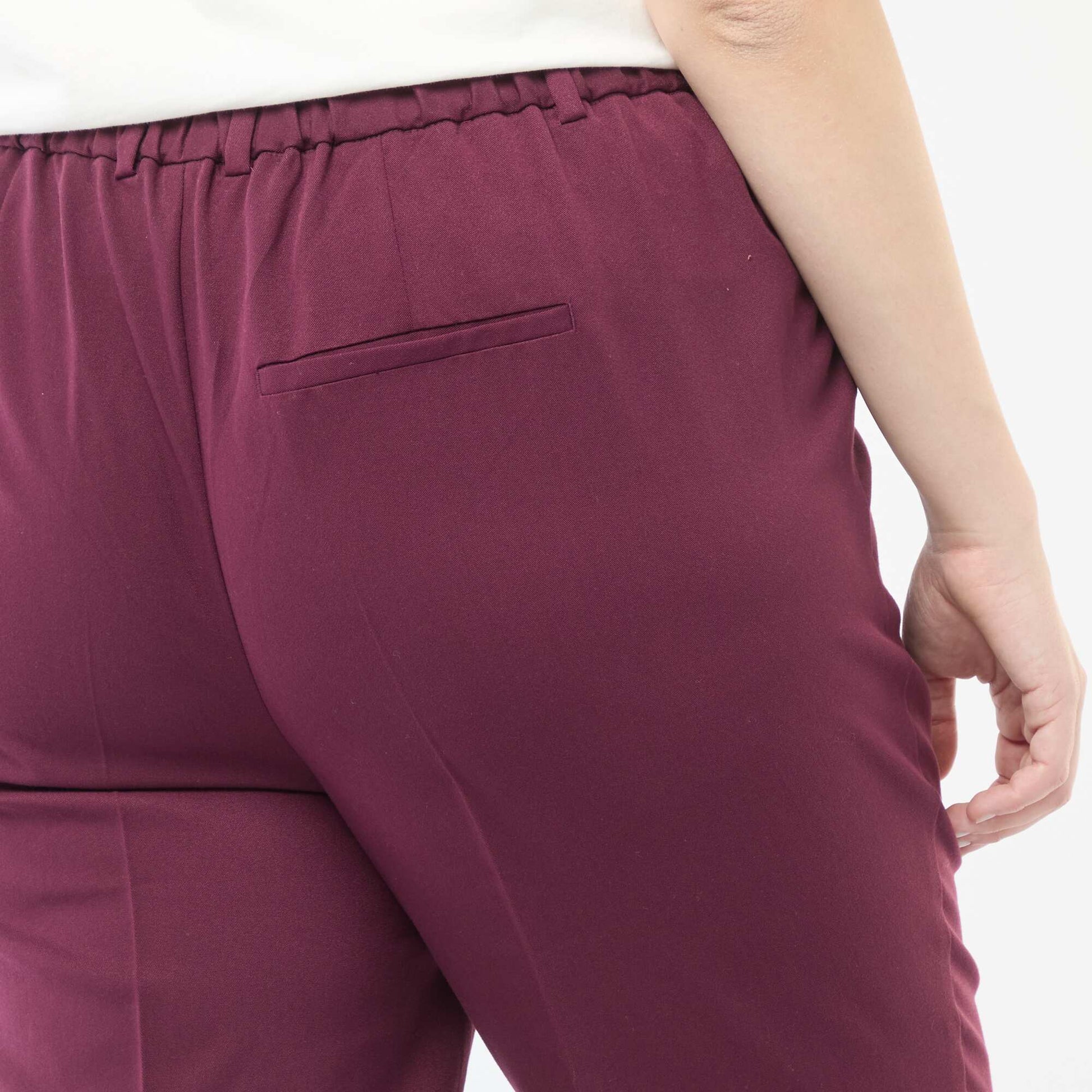 Pantalon cigarette avec ouverture par crochet et zippée ROUGE