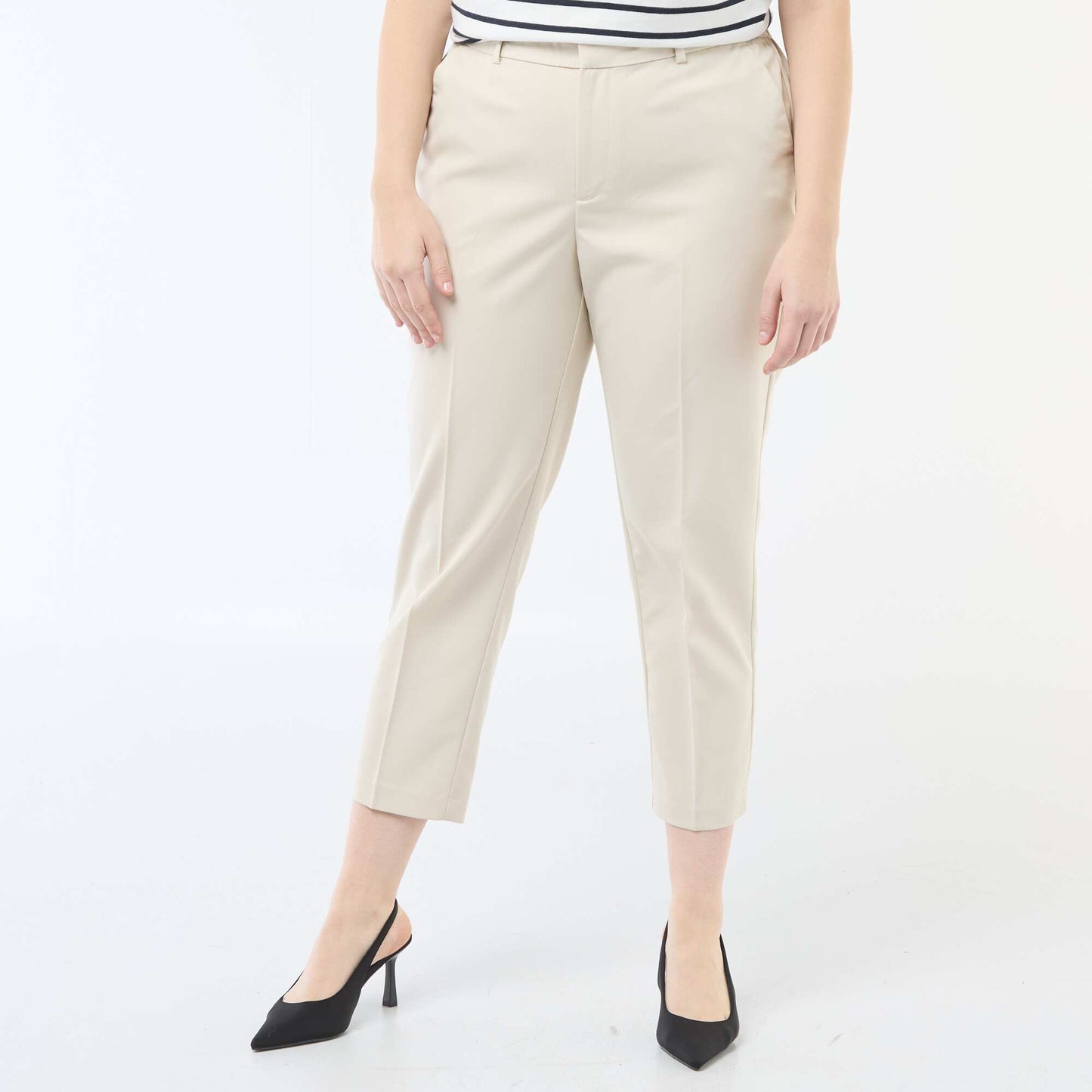 Pantalon cigarette avec ouverture par crochet et zippée BEIGE