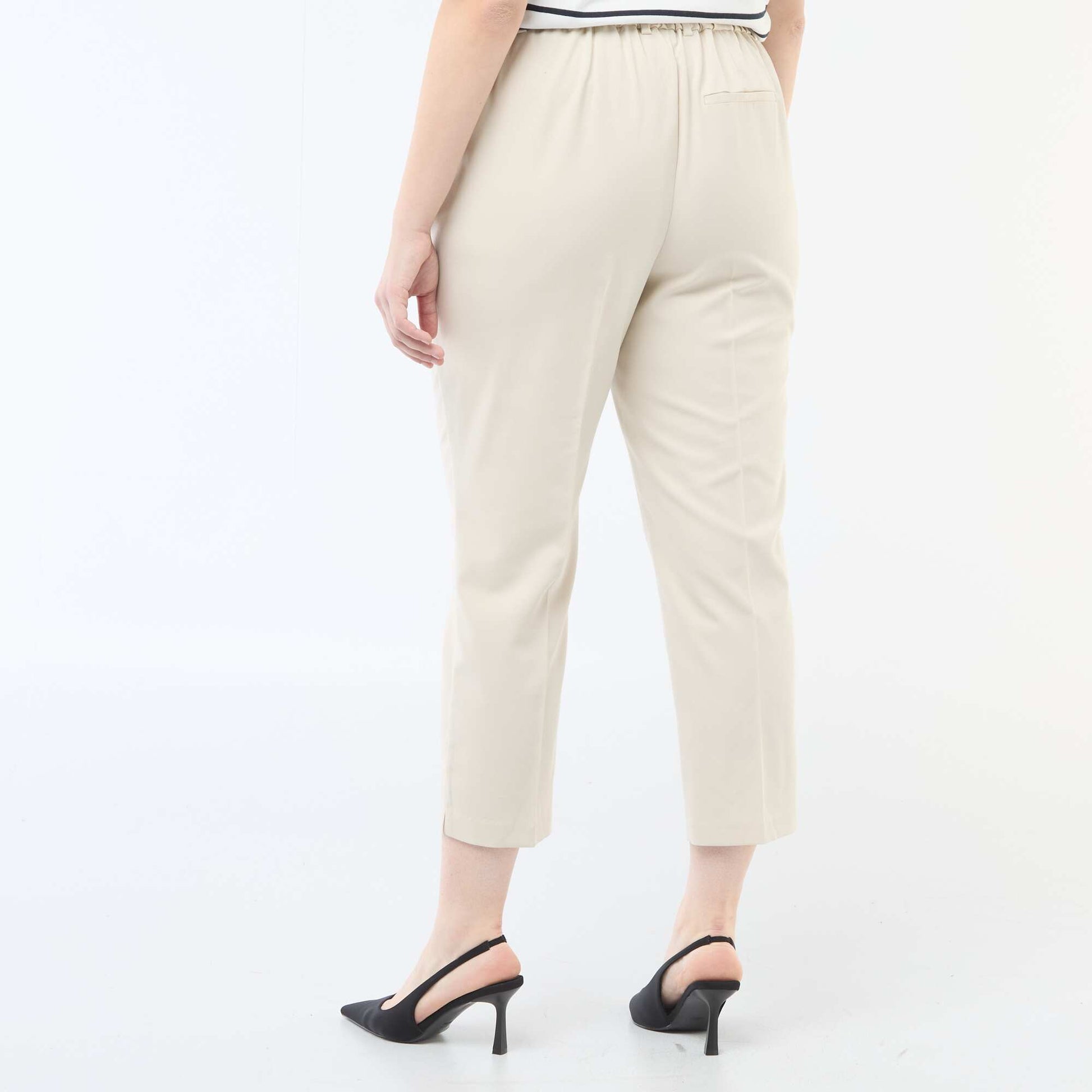 Pantalon cigarette avec ouverture par crochet et zippée BEIGE