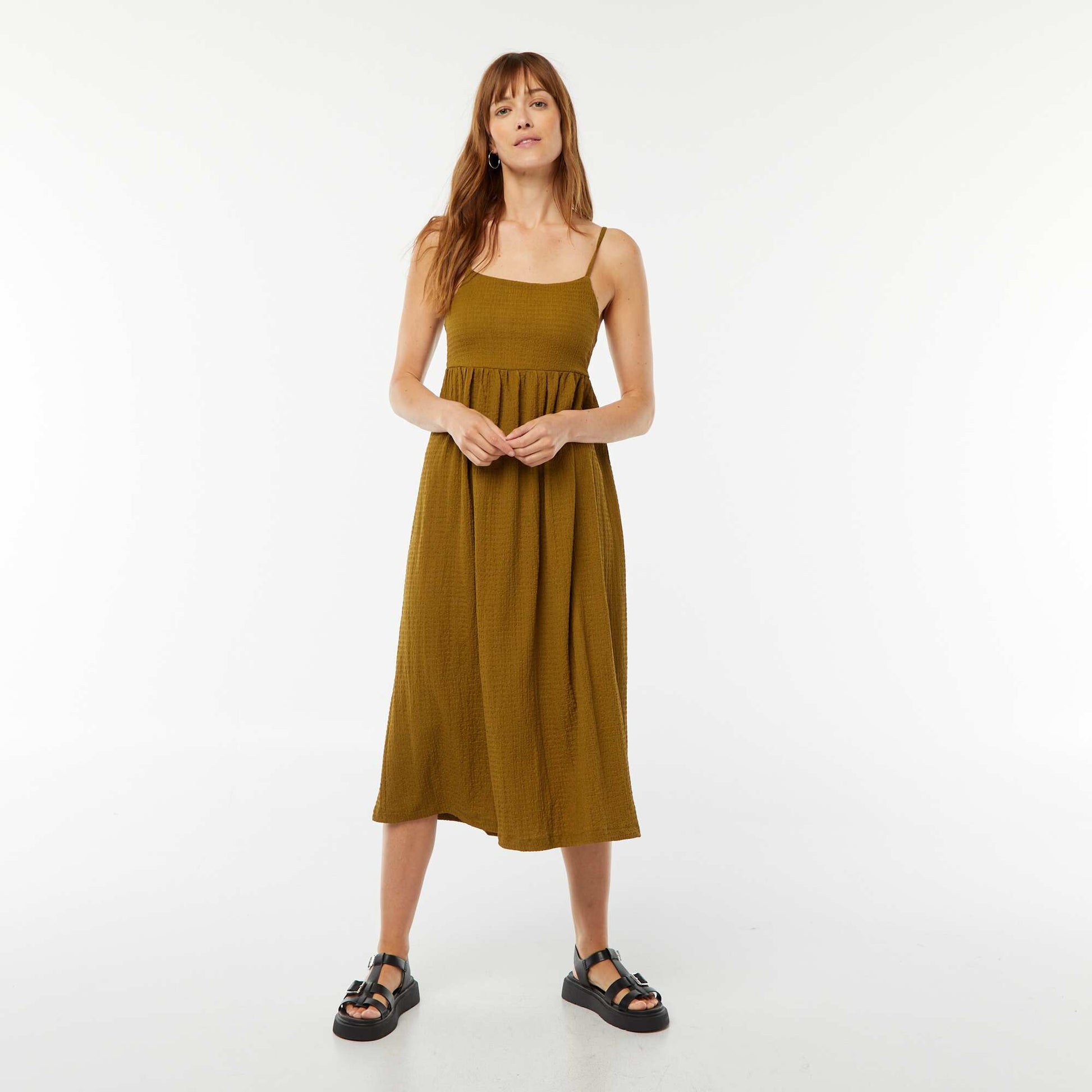 Robe longue à bretelles ouverte dans le dos VERT
