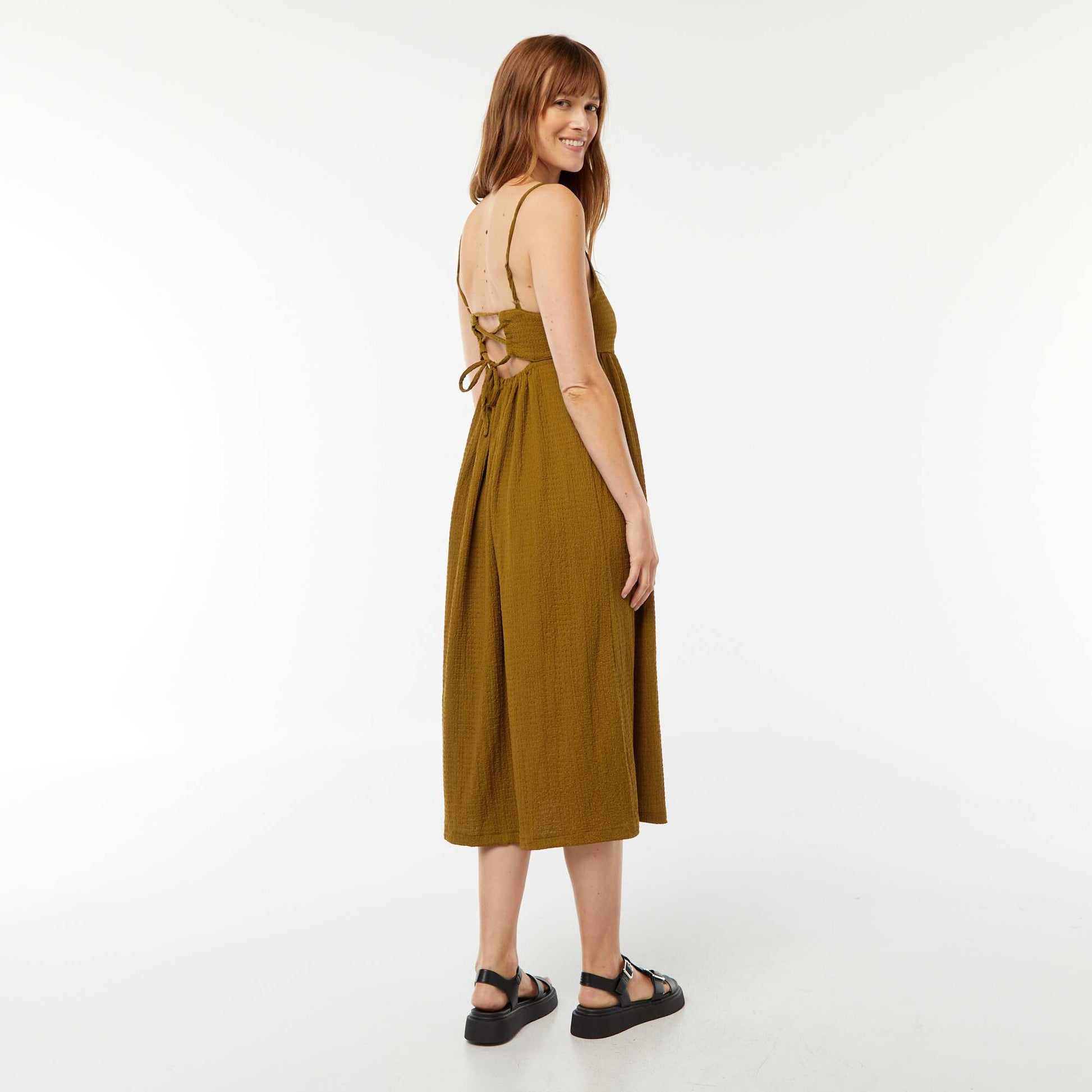 Robe longue à bretelles ouverte dans le dos VERT