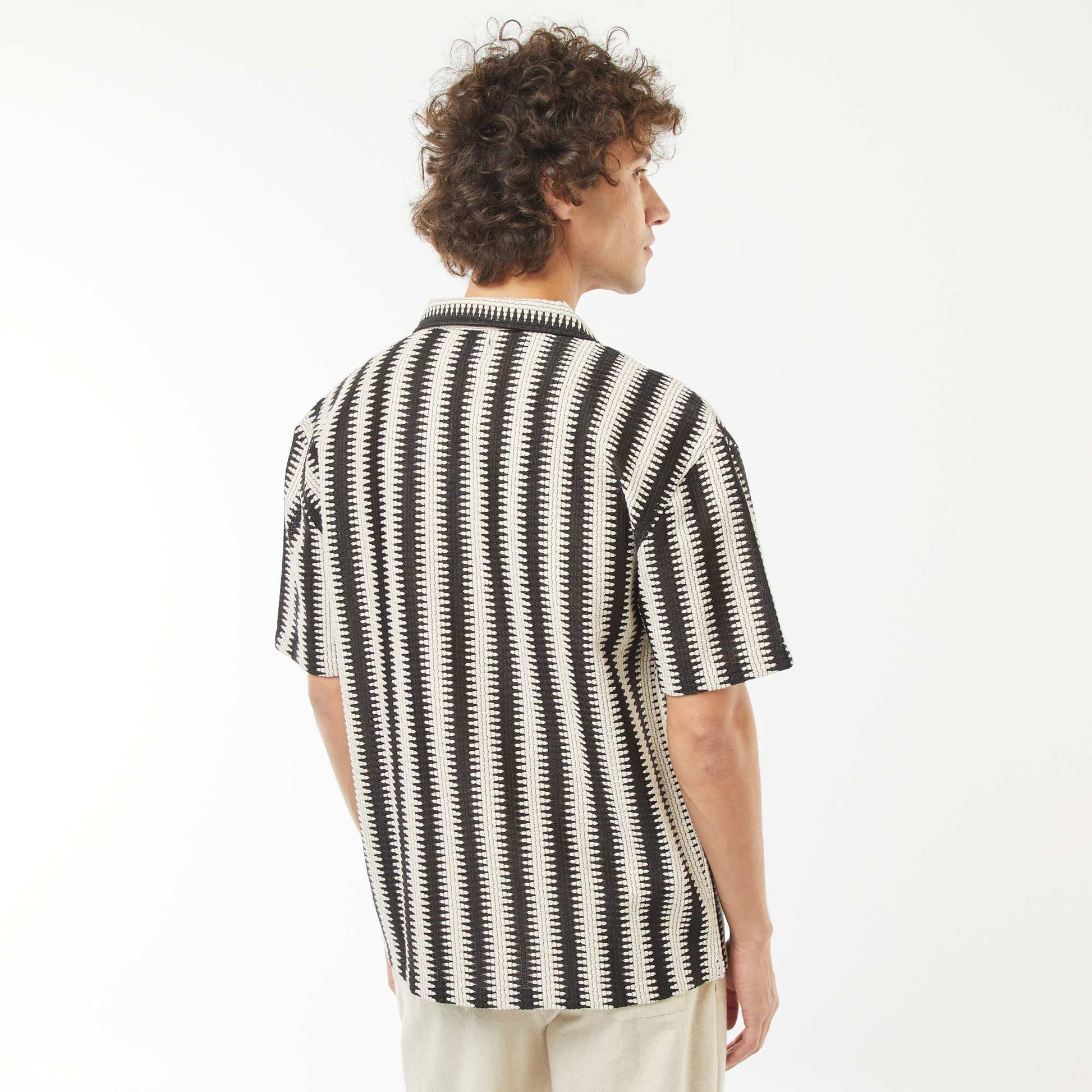 Chemise manches courtes avec motif fantaisie NOIR