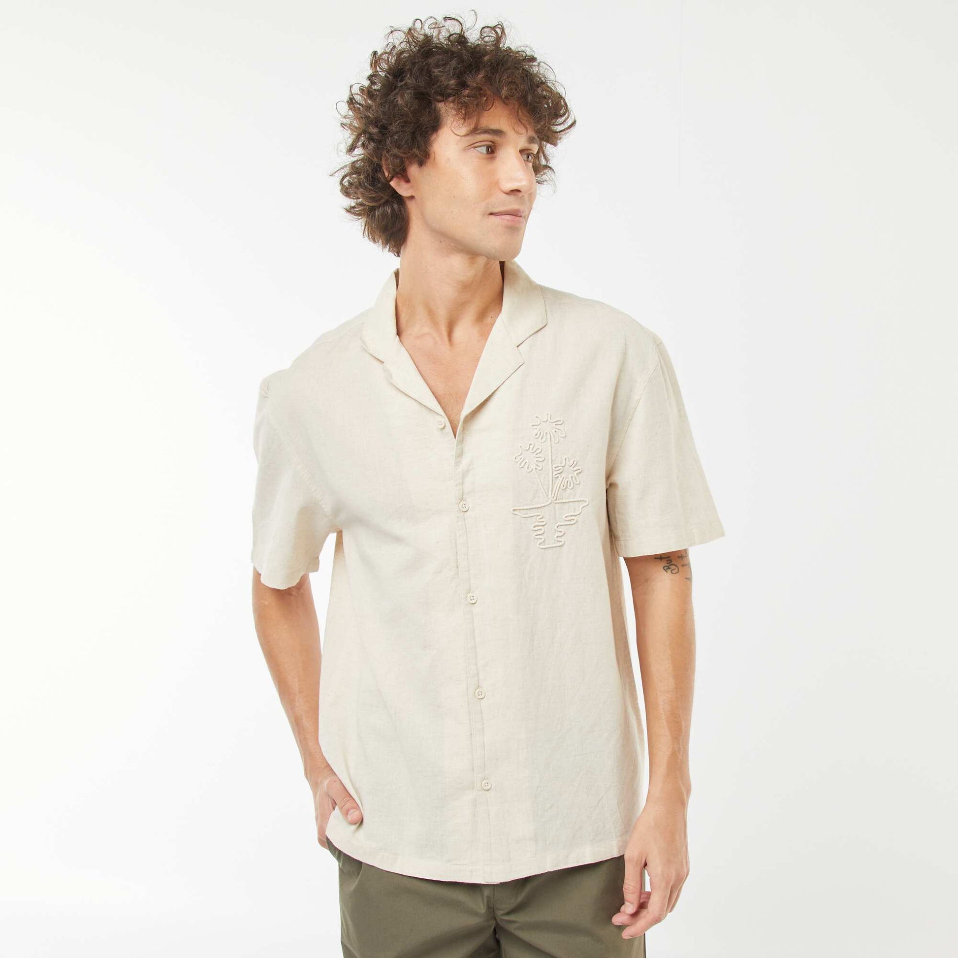 Chemise en lin mélangé à manches courtes et avec broderies BLANC