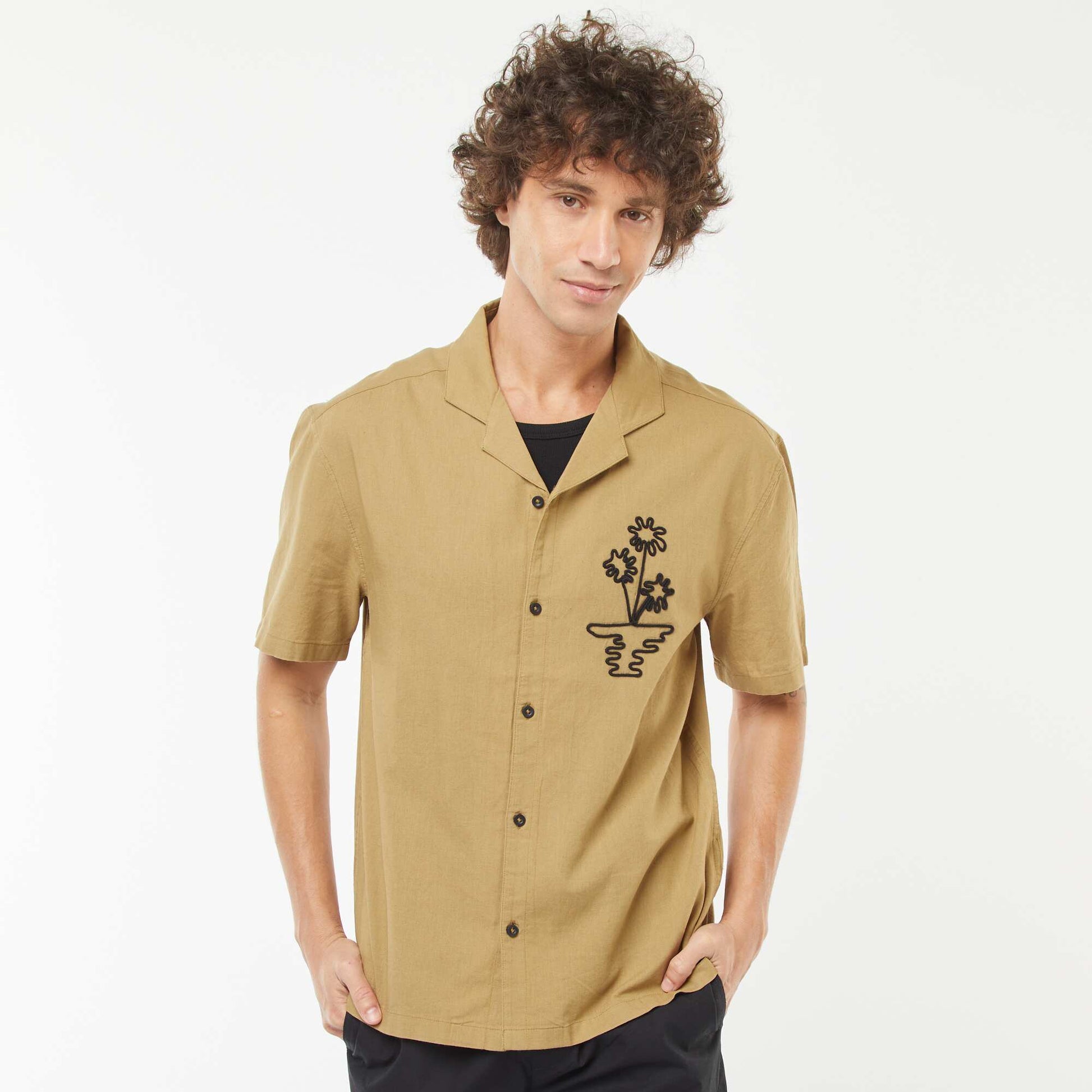 Chemise en lin mélangé à manches courtes et avec broderies KAKI
