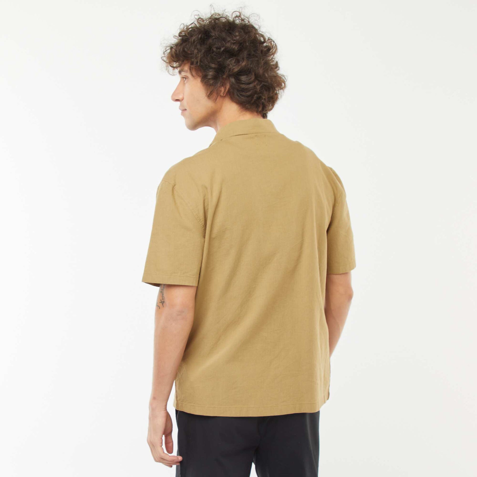 Chemise en lin mélangé à manches courtes et avec broderies KAKI