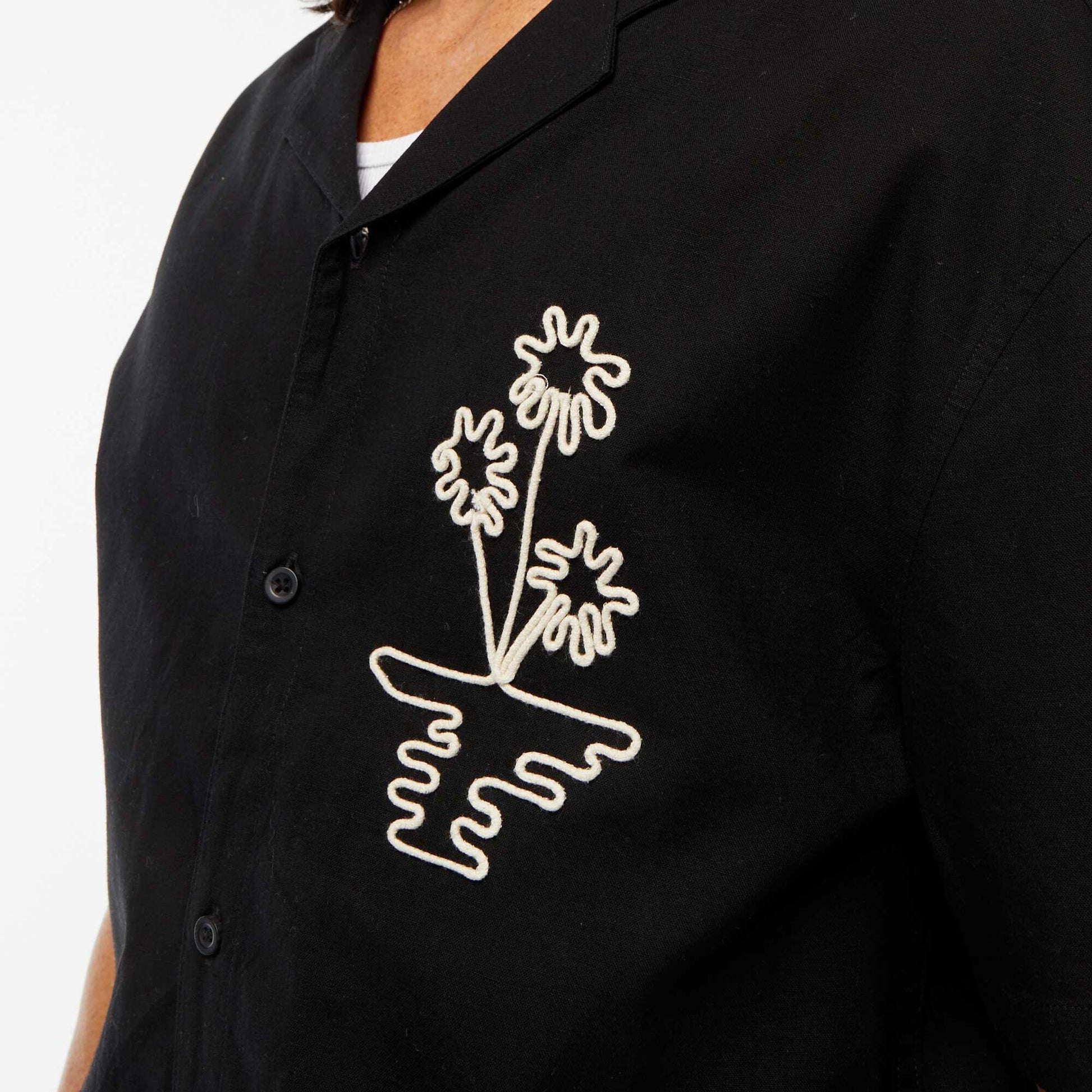 Chemise en lin mélangé à manches courtes et avec broderies NOIR