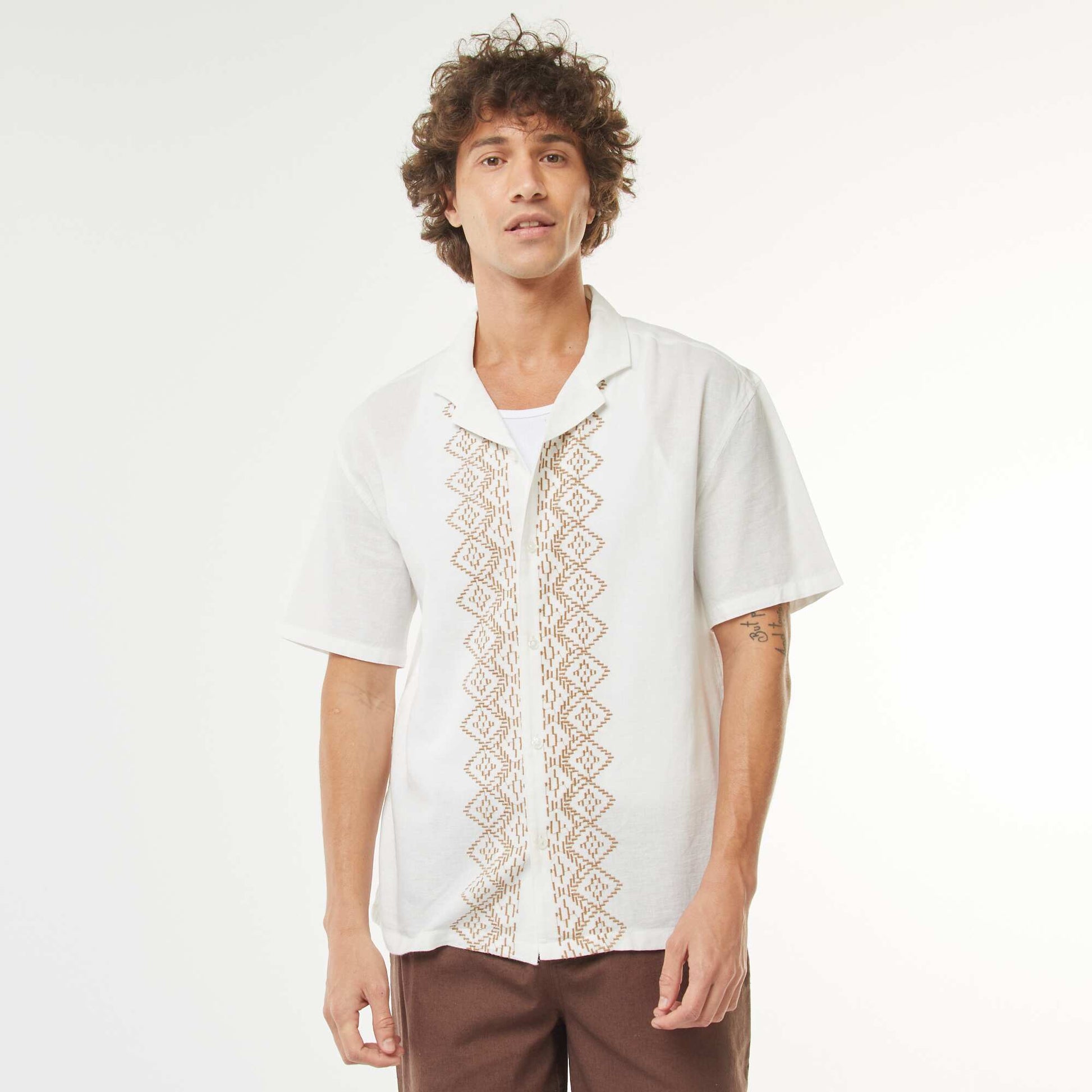 Chemise manches courtes en lin mélangé avec broderies BLANC