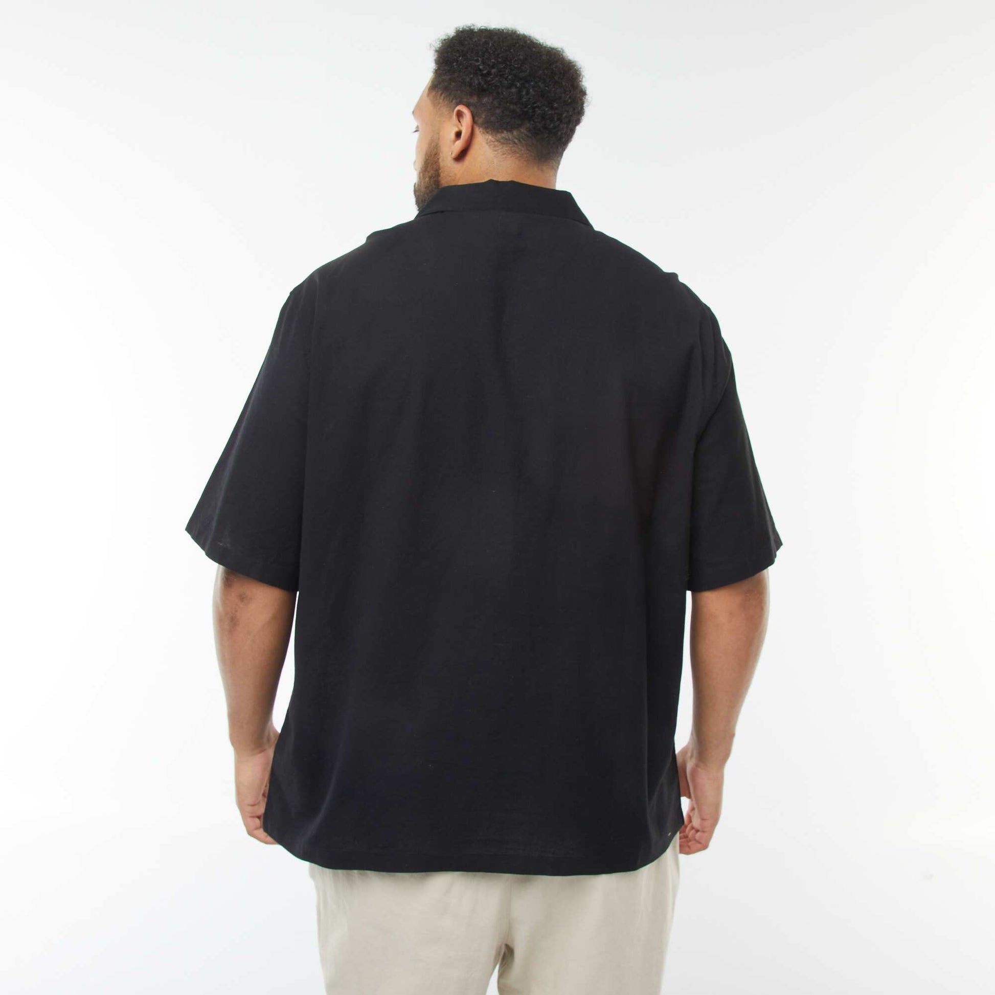 Chemise manches courtes avec broderies fantaisies devant NOIR