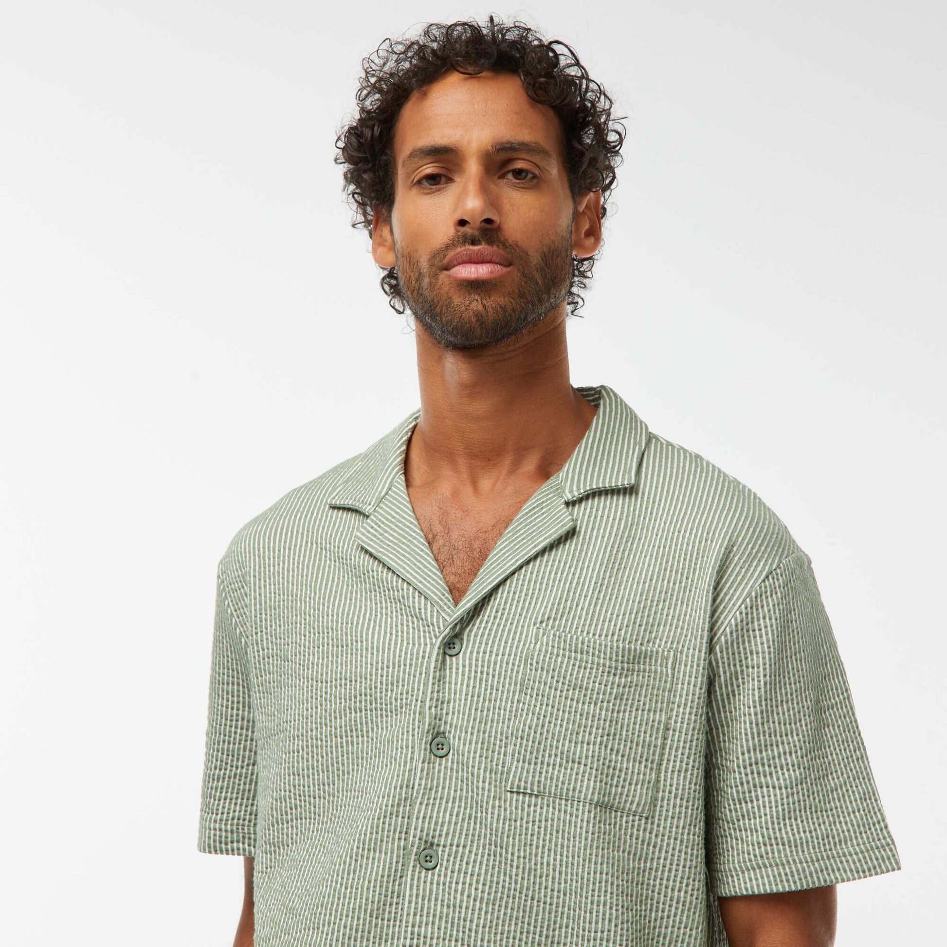 Chemise à manches courtes en matière type crépon VERT