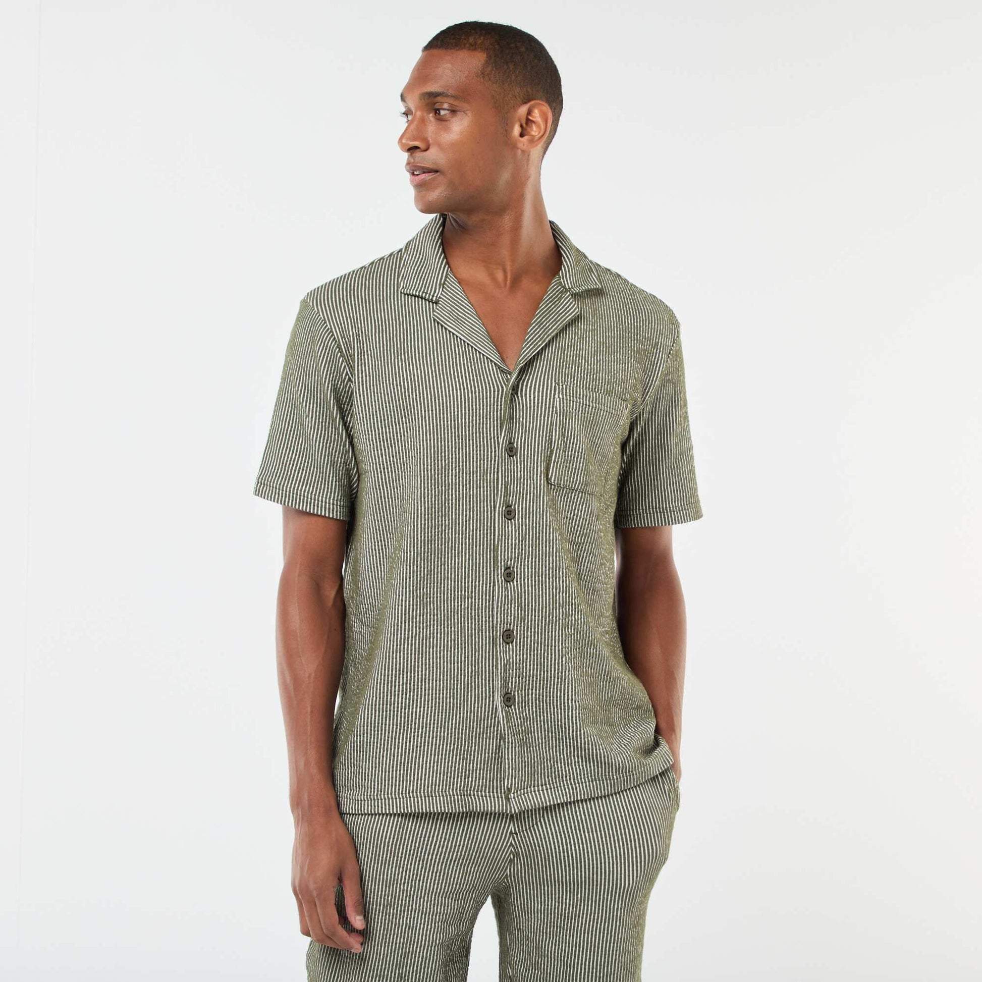 Chemise à manches courtes en matière type crépon VERT