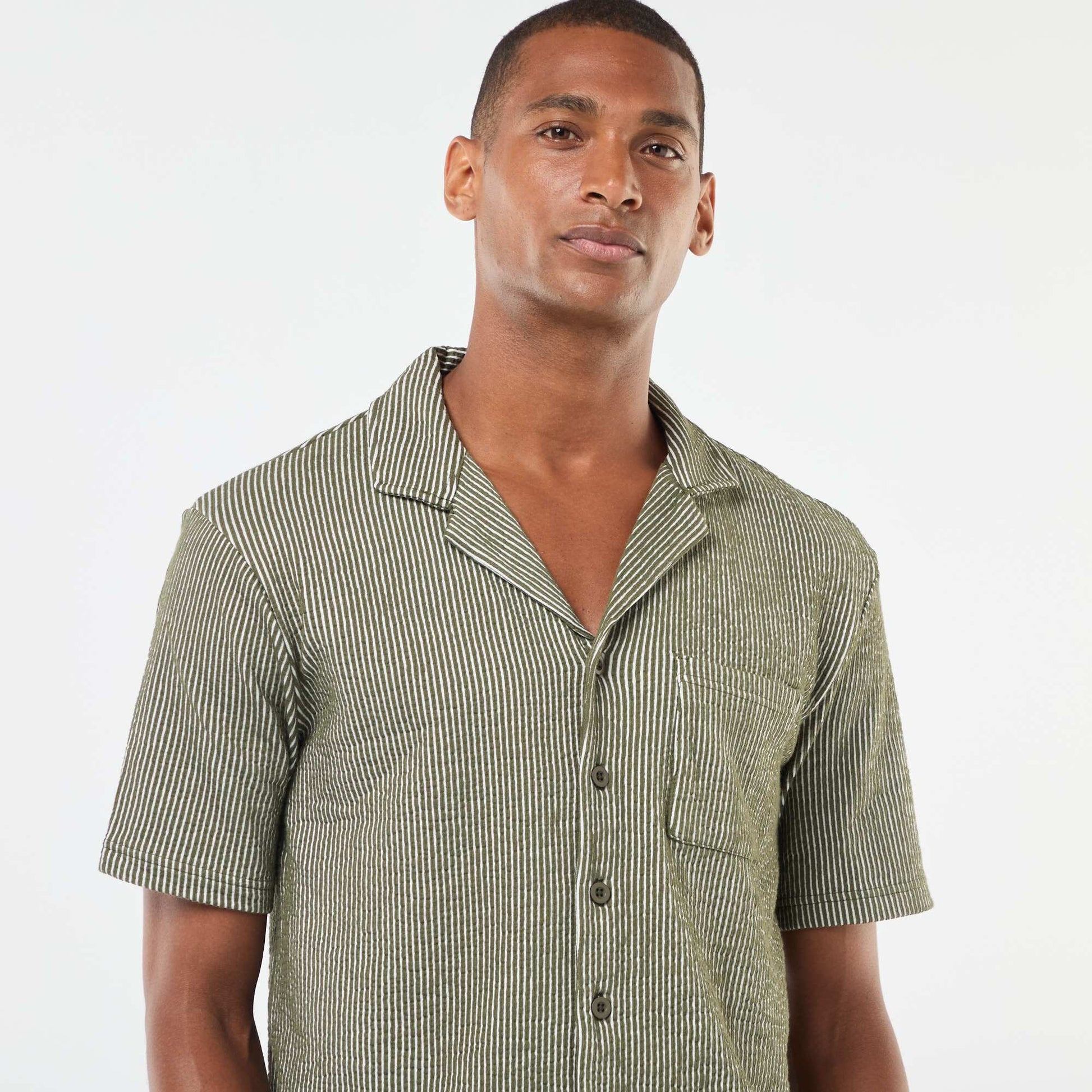Chemise à manches courtes en matière type crépon VERT