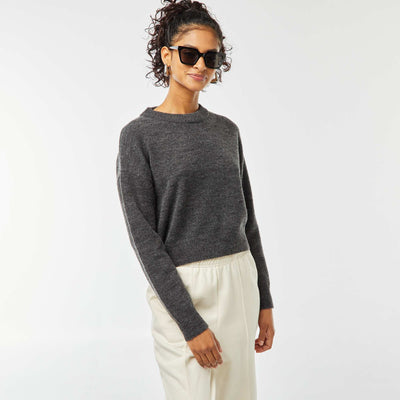 Pull crop top en maille douce GRIS FONCé