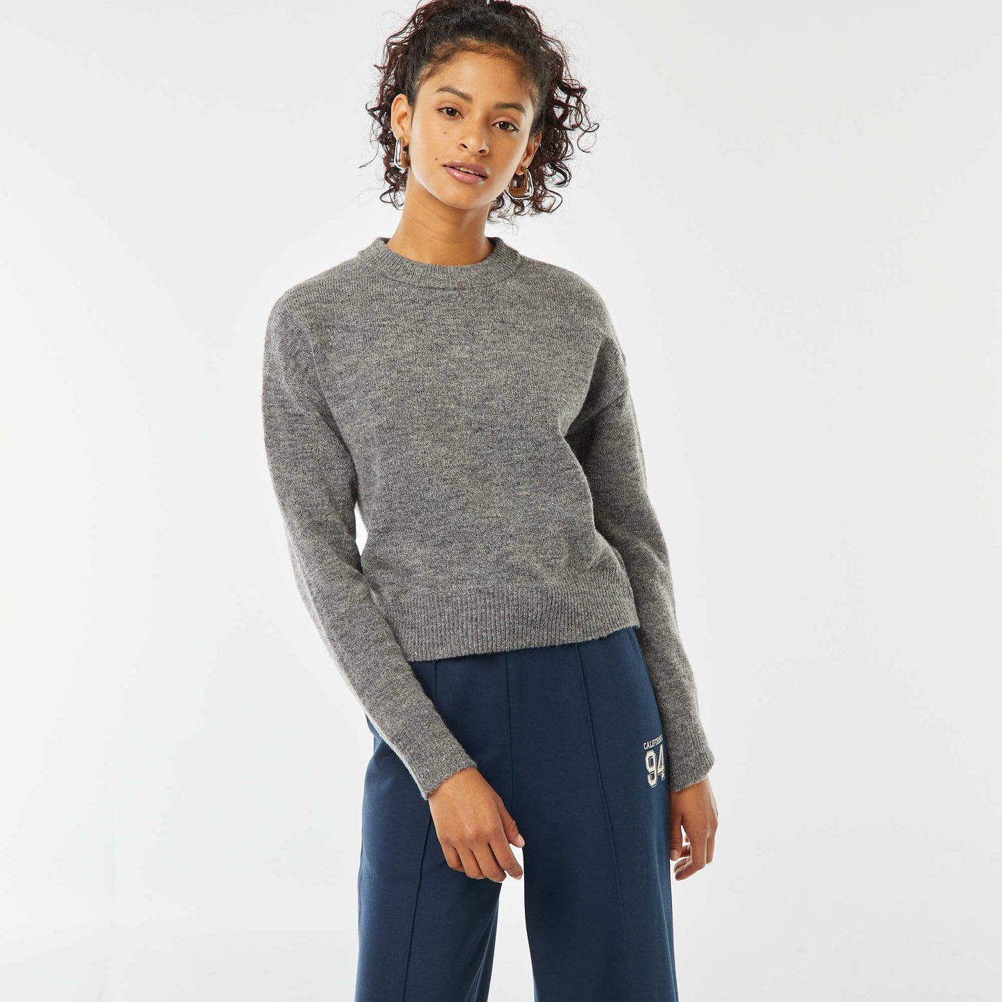 Pull crop top en maille douce GRIS