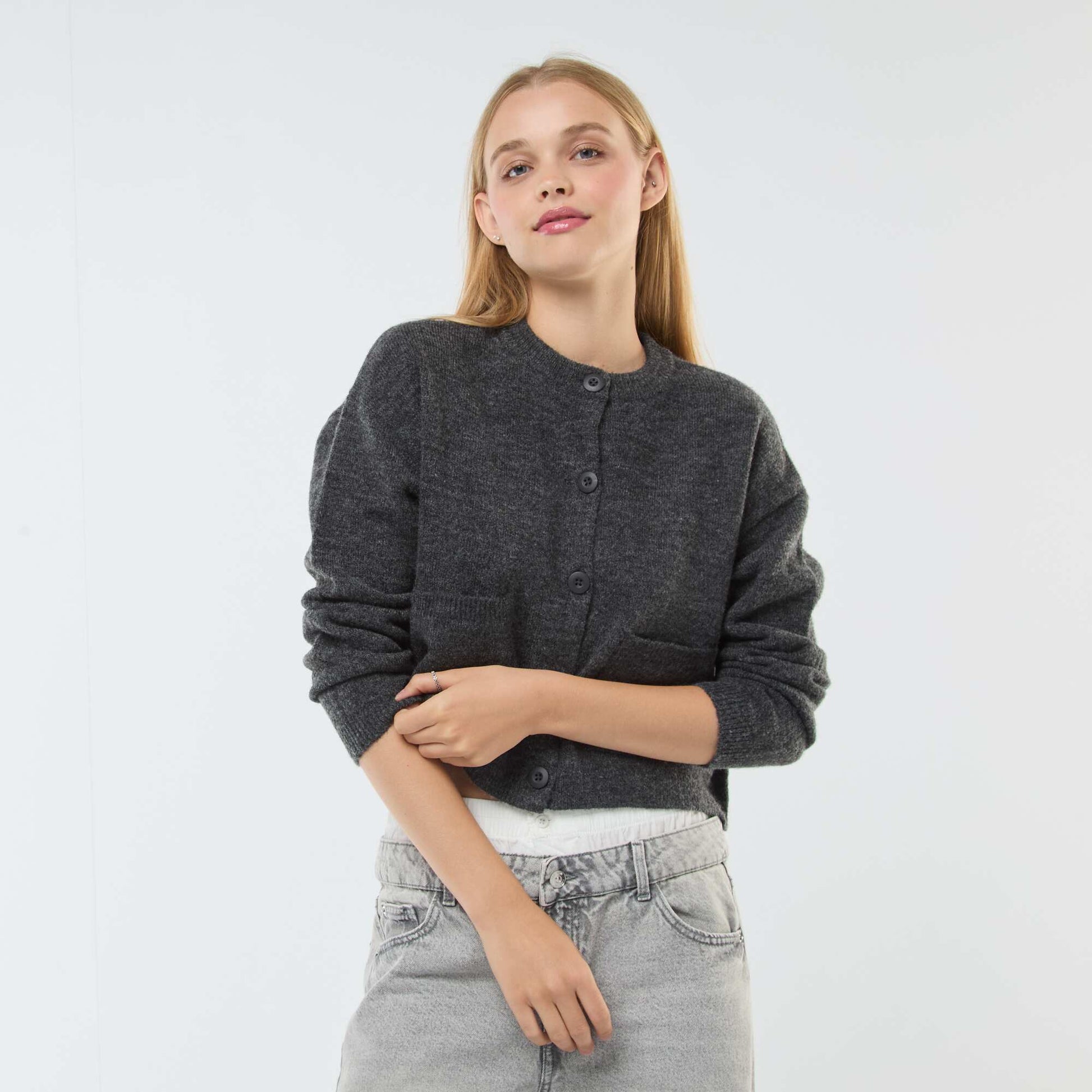 Gilet cropped en maille GRIS FONCé