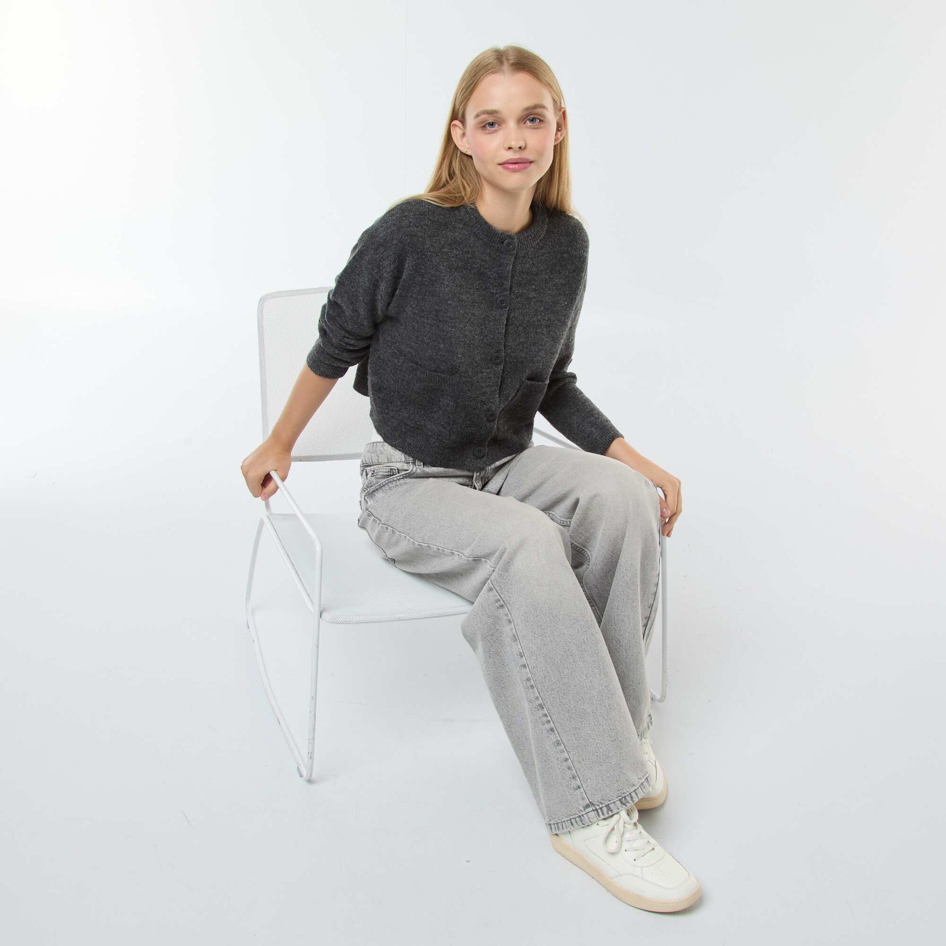 Gilet cropped en maille GRIS FONCé