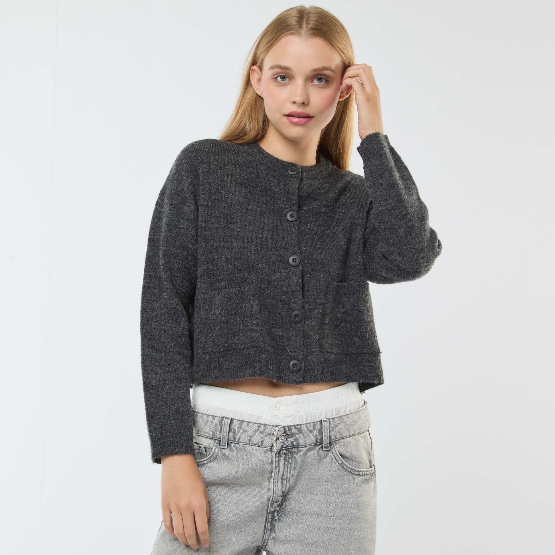Gilet cropped en maille GRIS FONCé