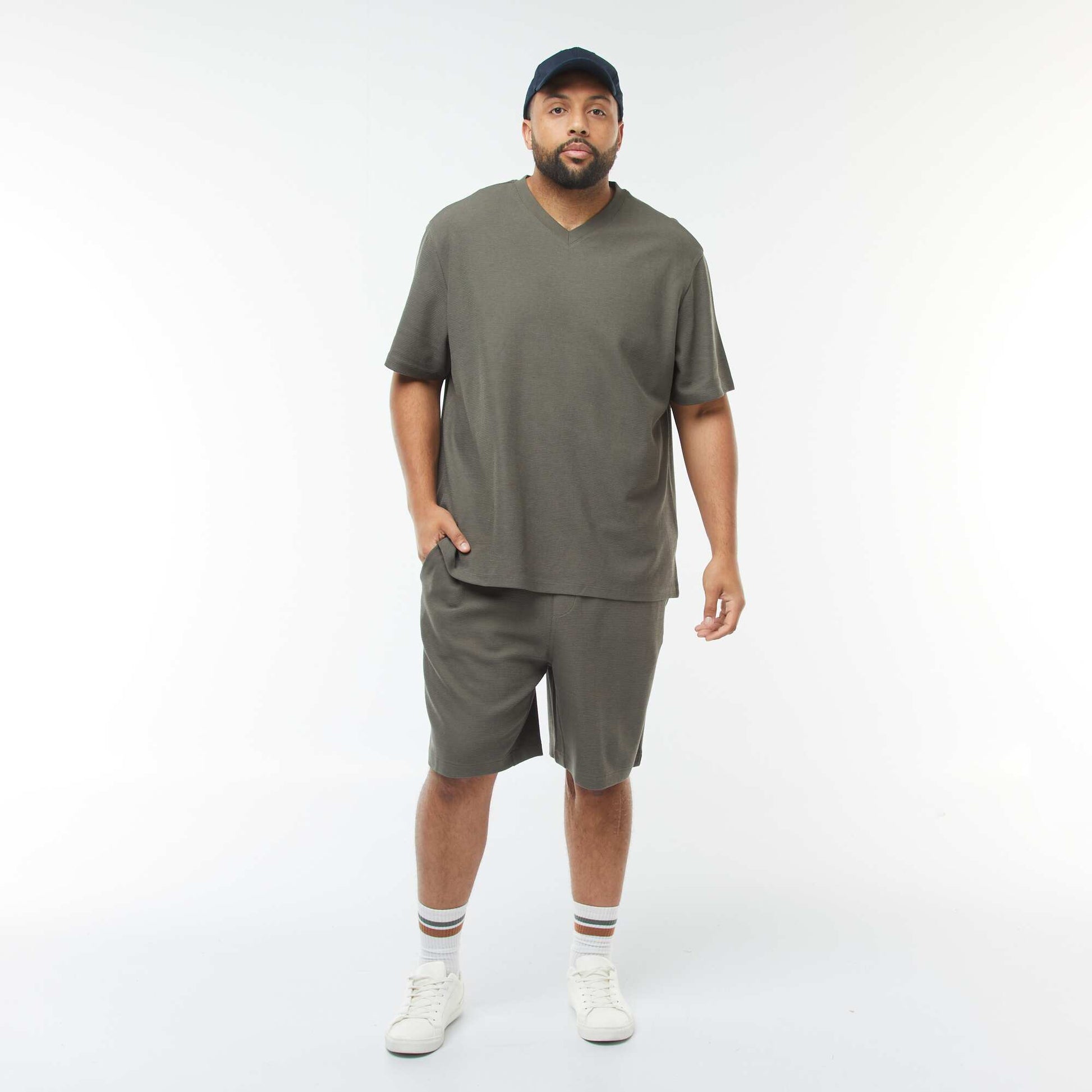 T-shirt en maille texturée et col V KAKI