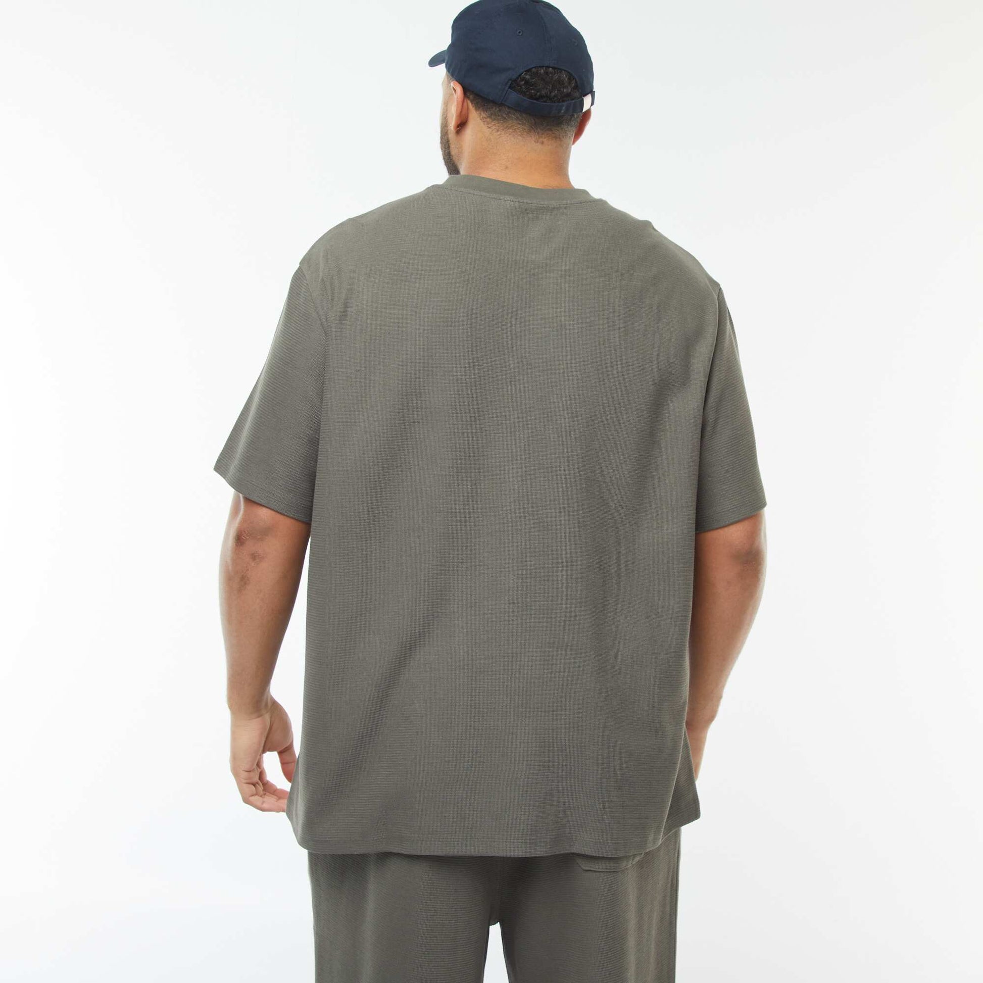 T-shirt en maille texturée et col V KAKI