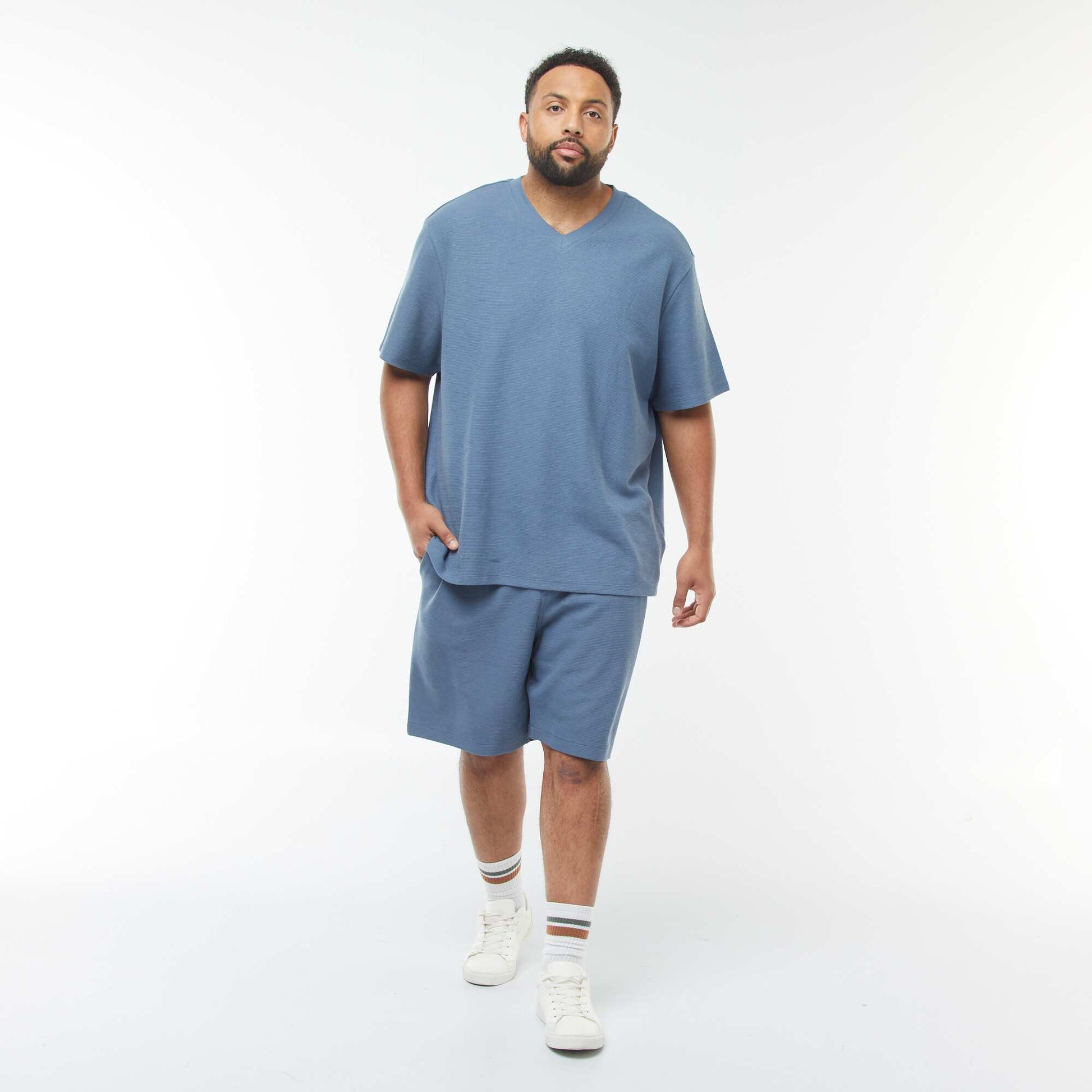 T-shirt en maille texturée et col V BLEU