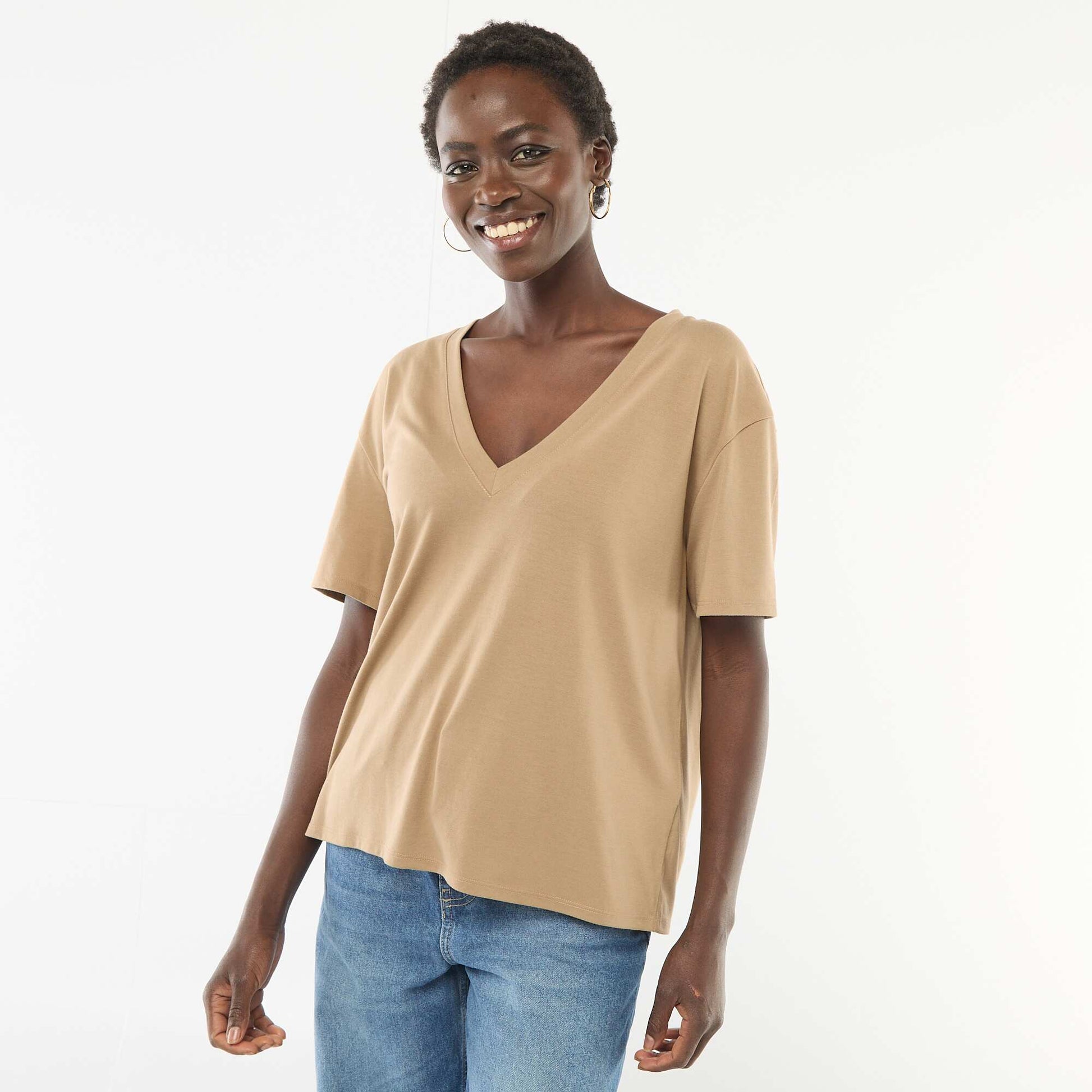 Tee-shirt manches courtes avec encolure en V BEIGE