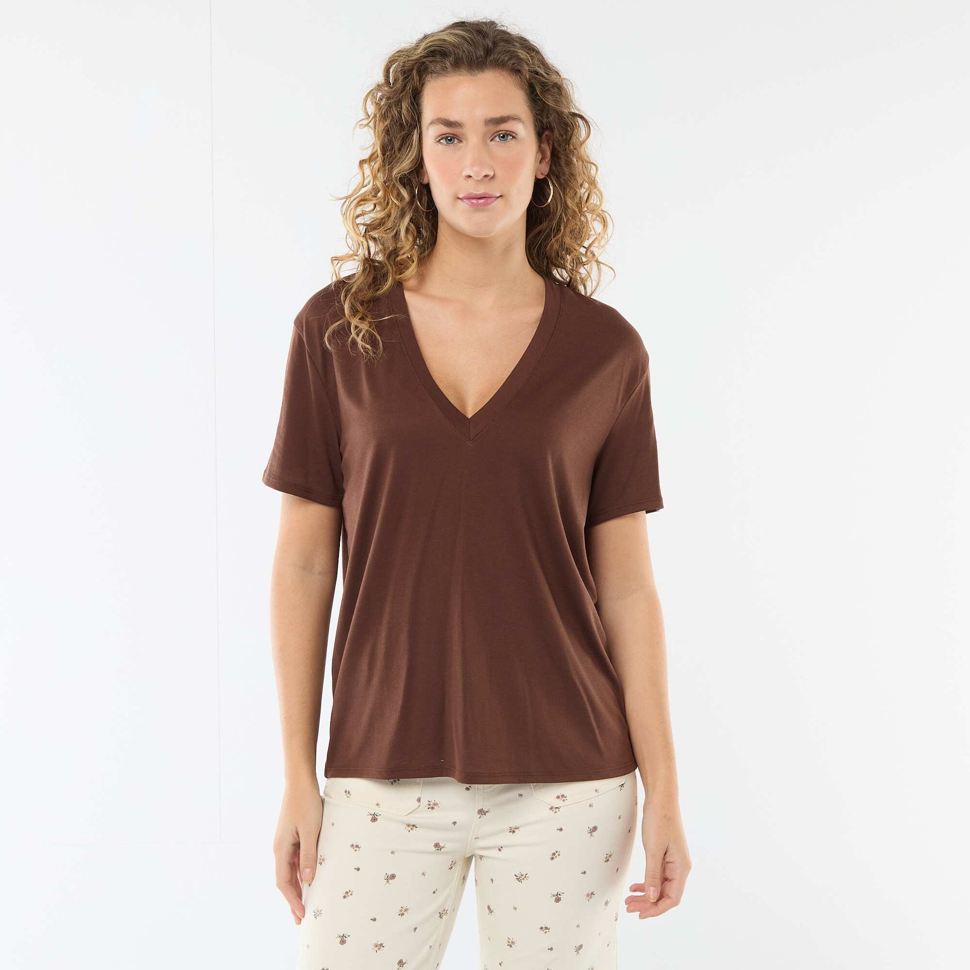 Tee-shirt manches courtes avec encolure en V MARRON