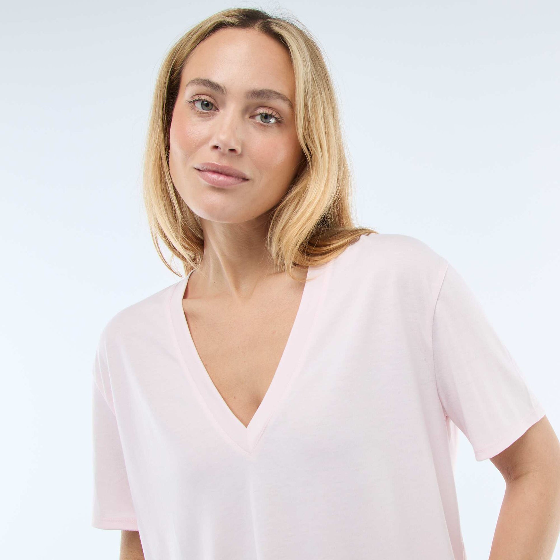 Tee-shirt manches courtes avec encolure en V ROSE