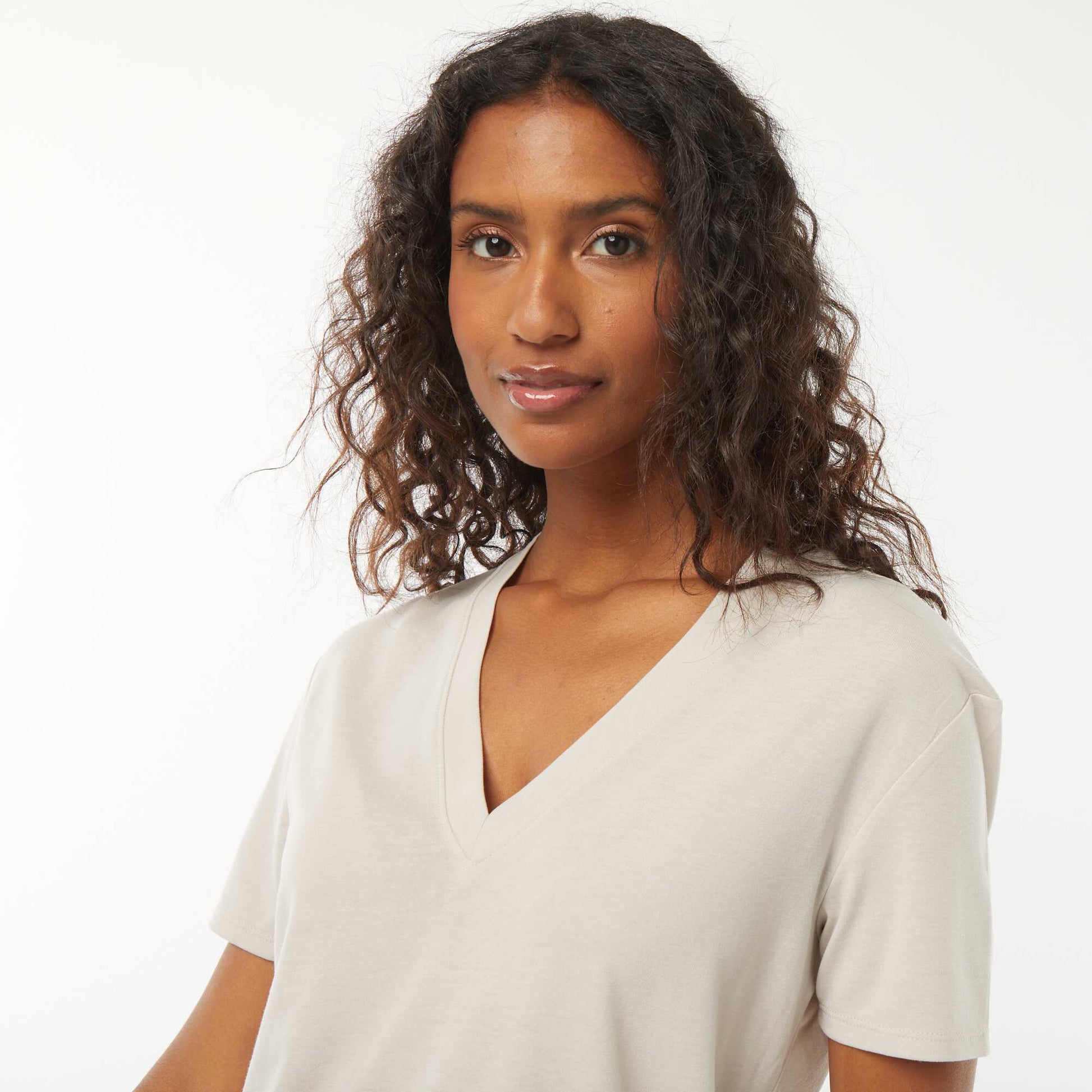 Tee-shirt manches courtes avec encolure en V BEIGE