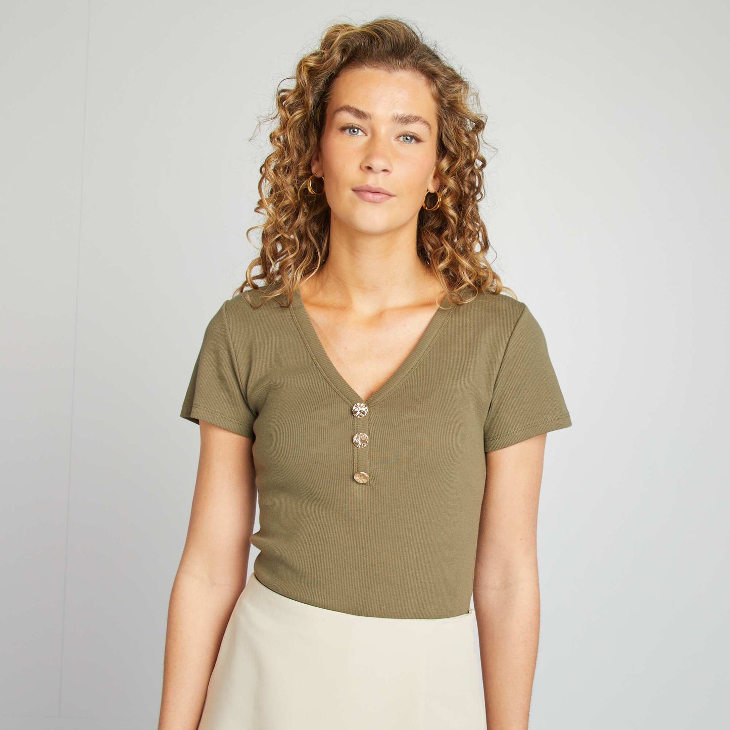 T-shirt côtelé avec boutons fantaisies KAKI