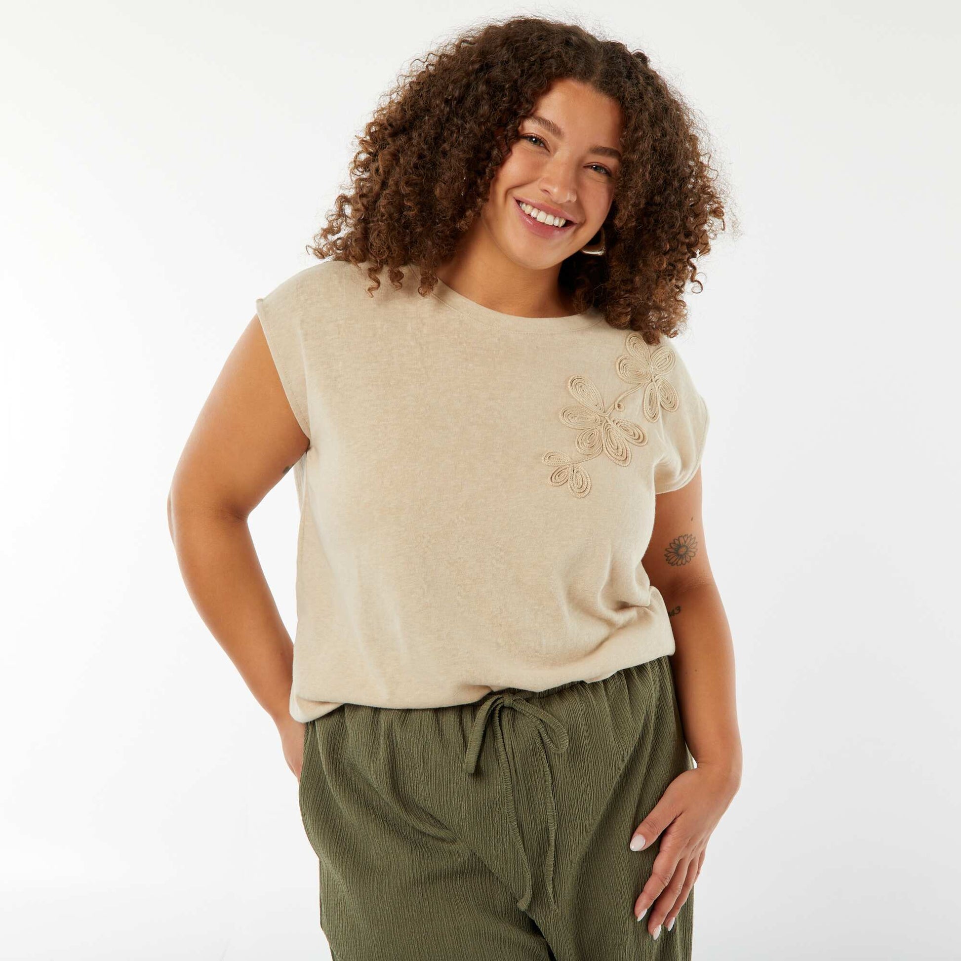 T-shirt à manches courtes brodé BEIGE