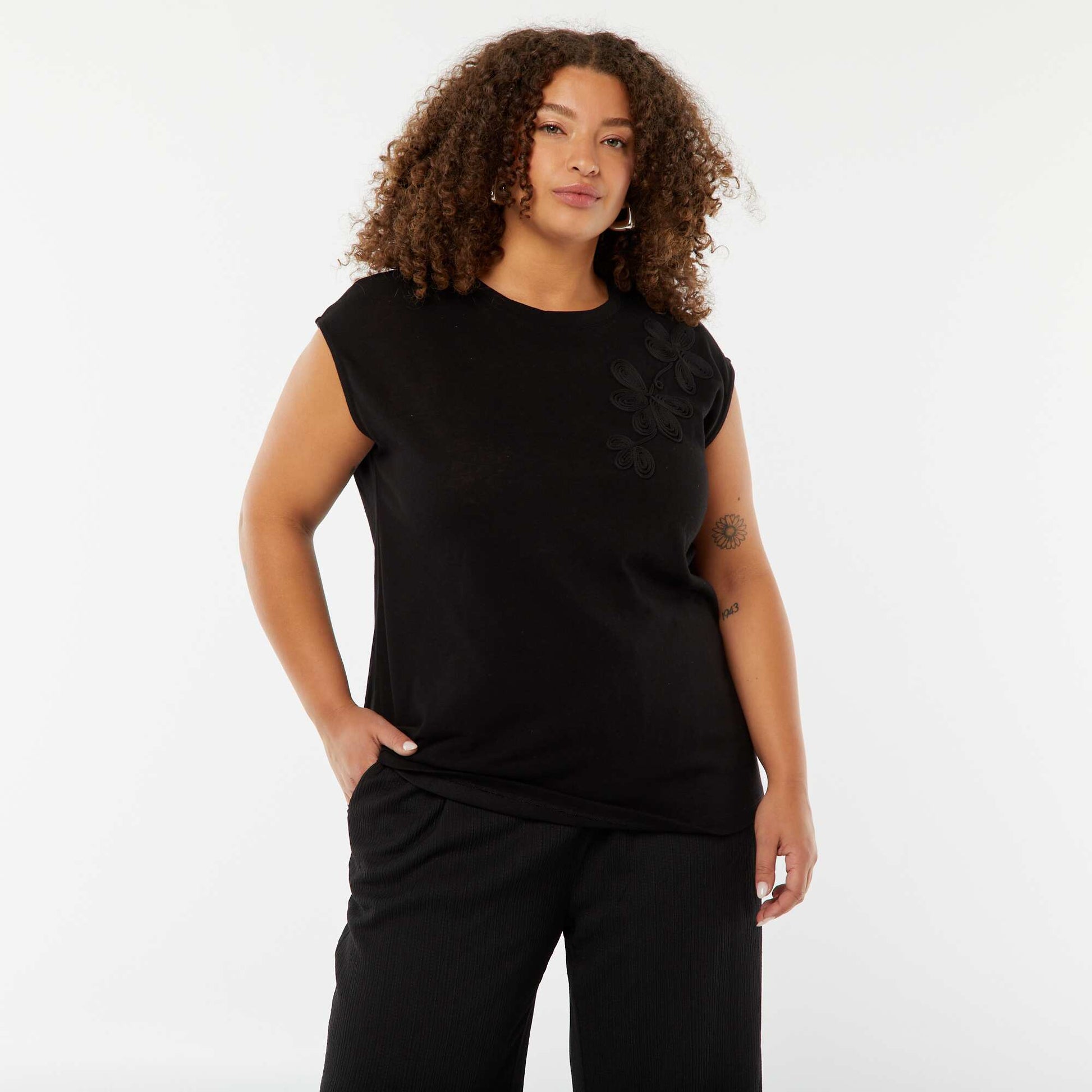 T-shirt à manches courtes brodé NOIR
