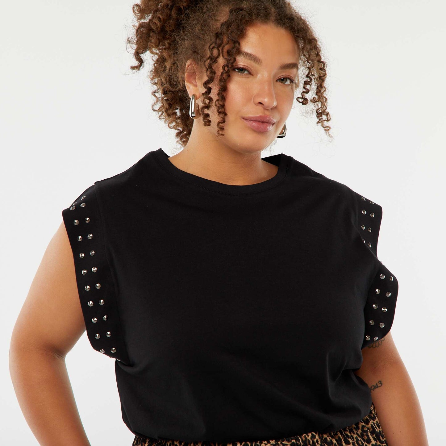 T-shirt sans manches avec emmanchures cloutées NOIR