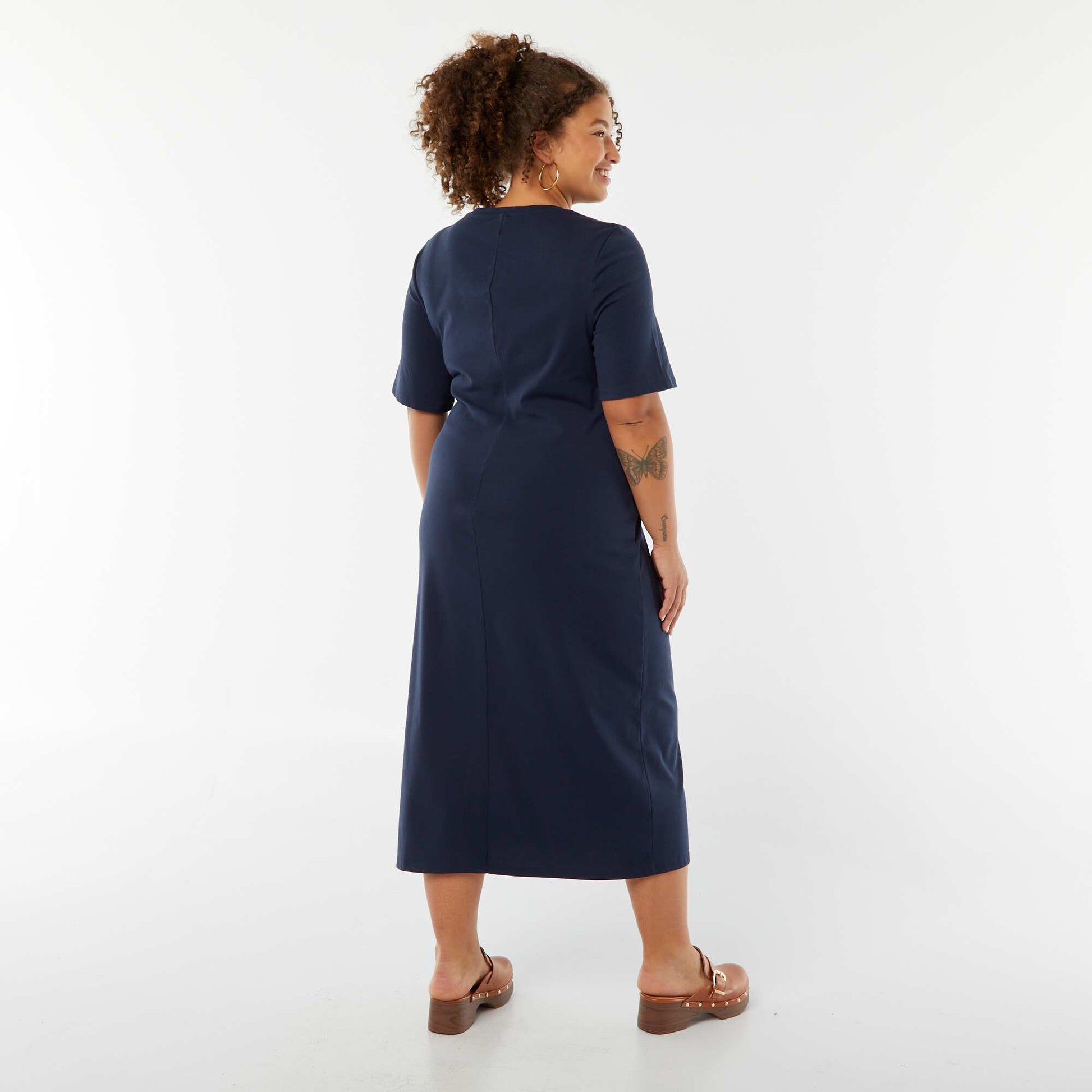 Robe unie drapée coupe midi NOIR