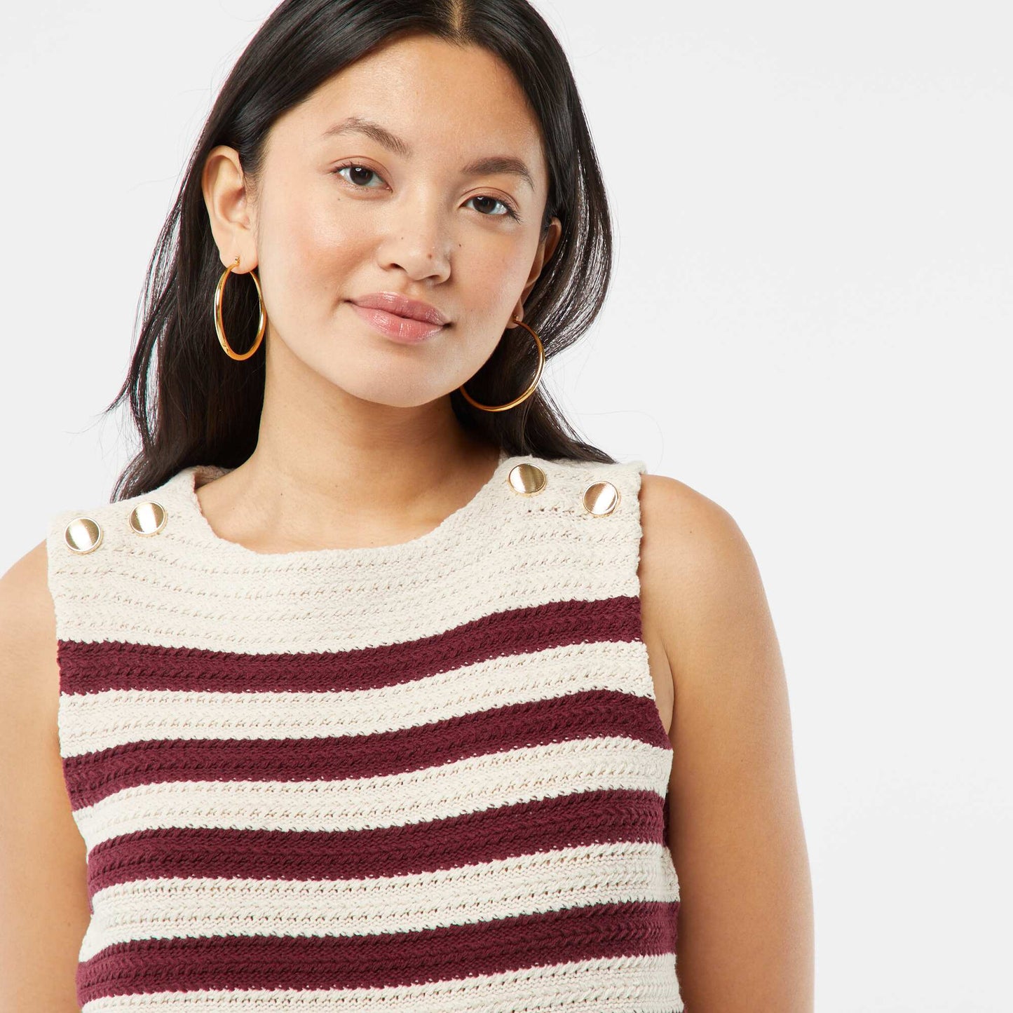 Pull en crochet sans manches avec boutons dorés aux épaules BEIGE