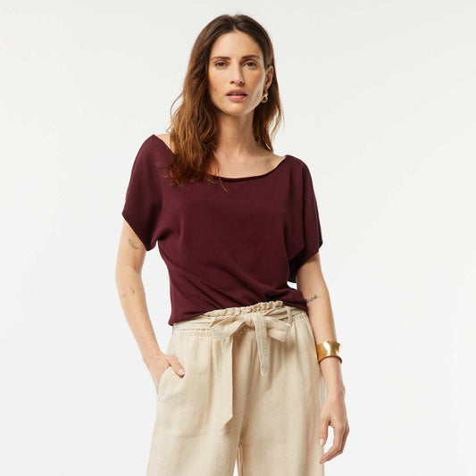 Pull en maille avec un col bateau et des manches courtes ROUGE