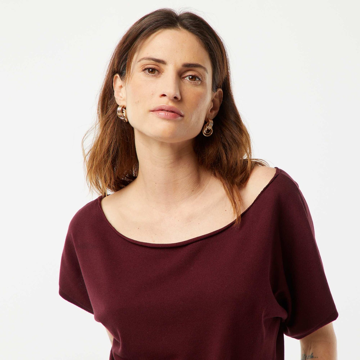 Pull en maille avec un col bateau et des manches courtes ROUGE