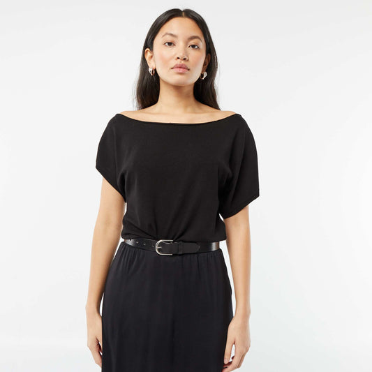 Pull en maille avec un col bateau et des manches courtes NOIR
