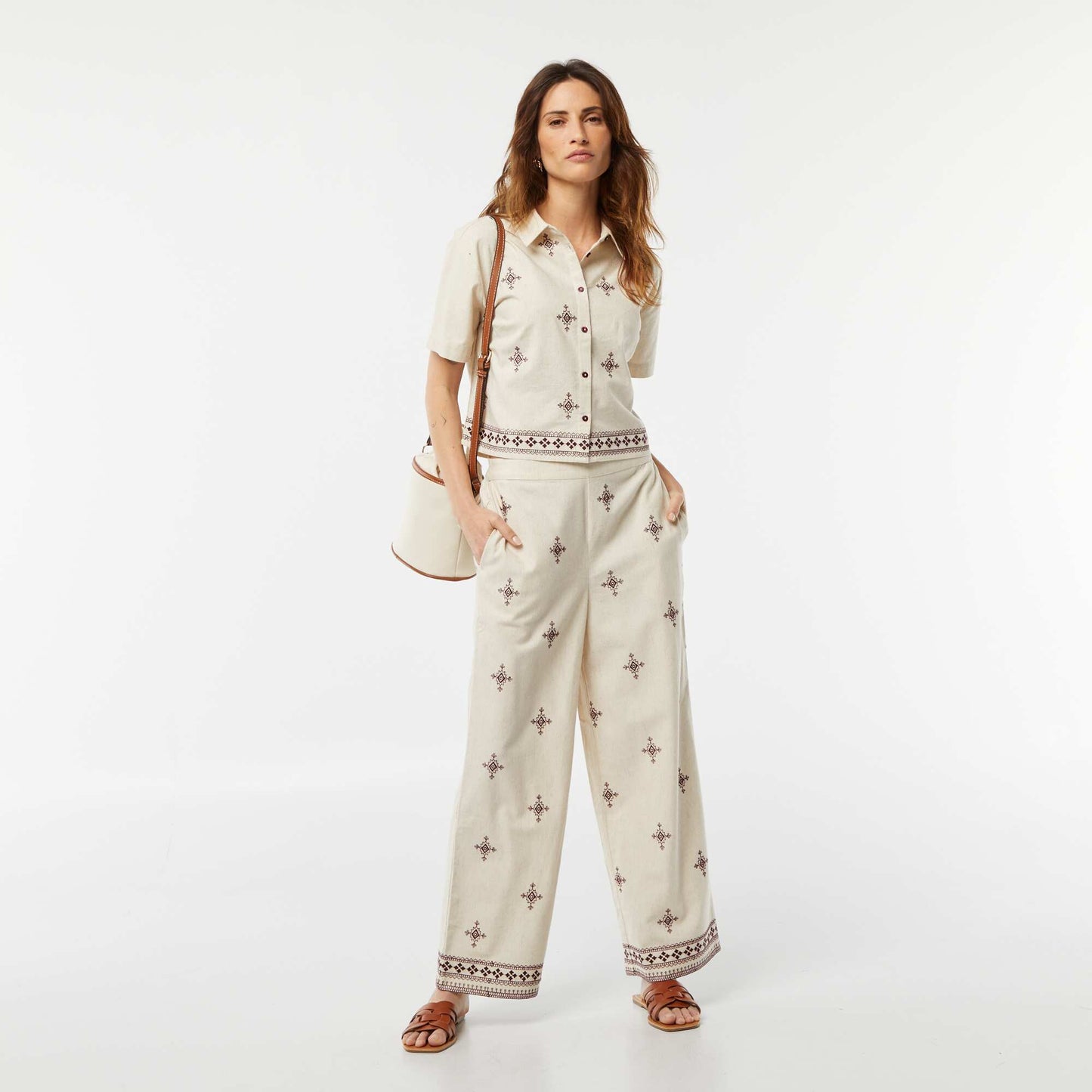 Pantalon large 3/4 avec broderies BEIGE
