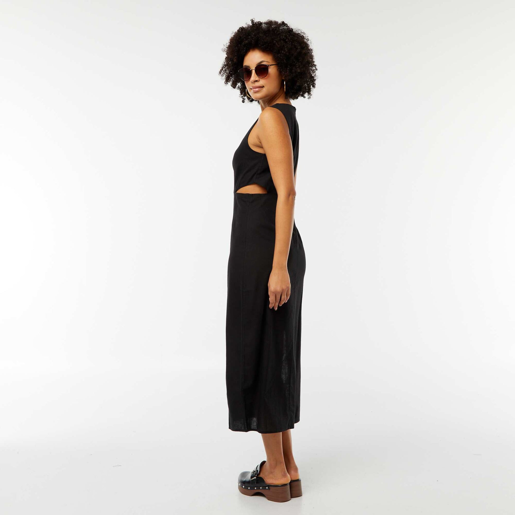 Robe midi sans manches ouverte sur le côté NOIR