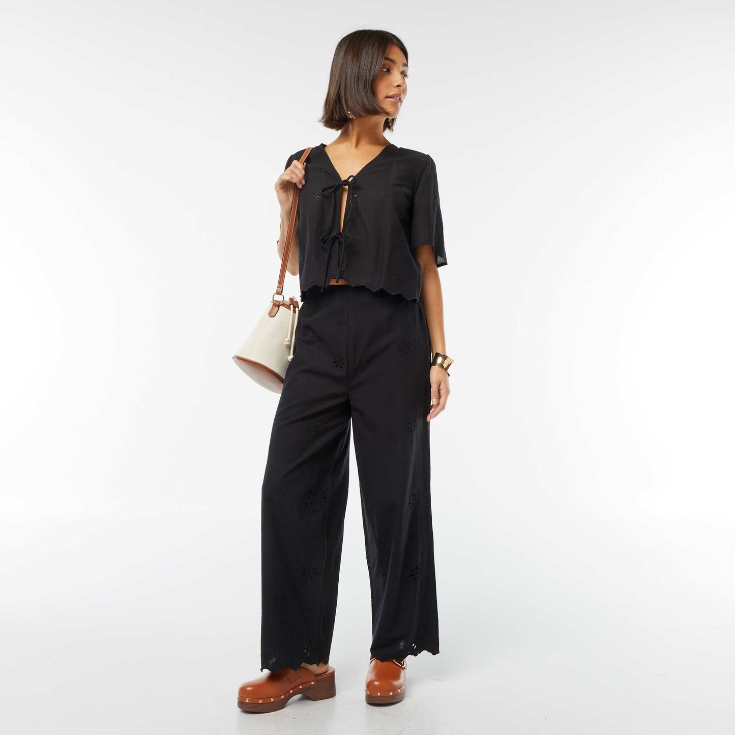 Blouse avec liens et manches 3/4 NOIR