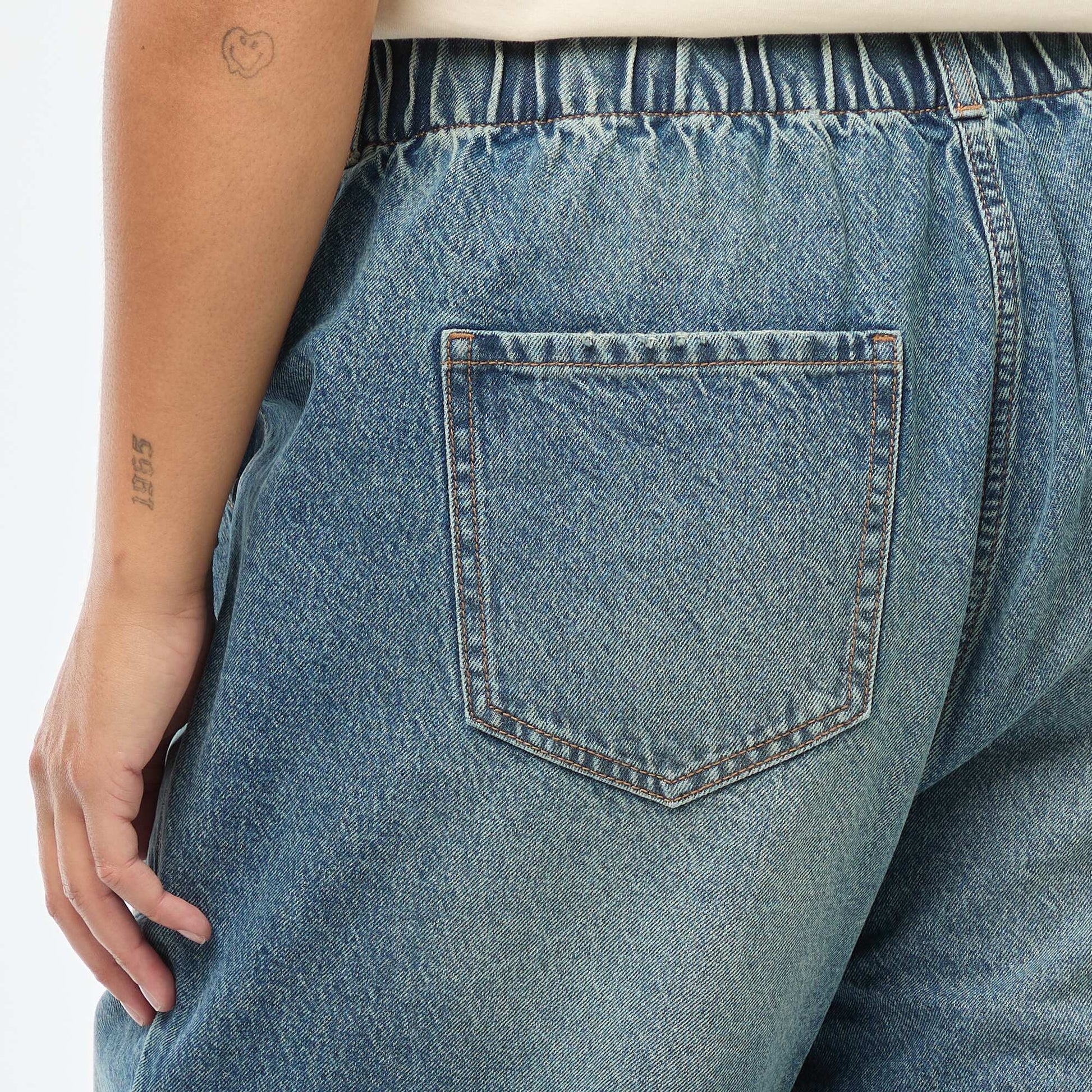 Jean mom à la taille élastiquée BLEU