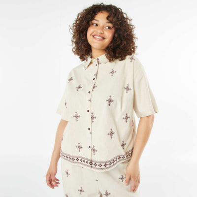 Chemise à manches courtes avec motifs brodés BEIGE
