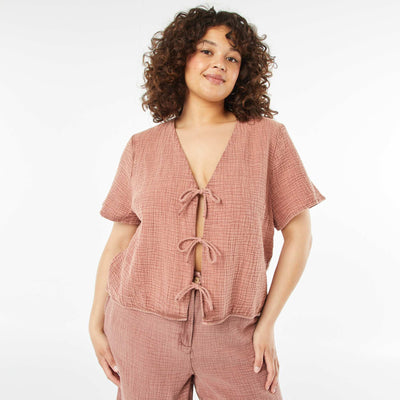 T-shirt en gaze de coton à nouer ROSE
