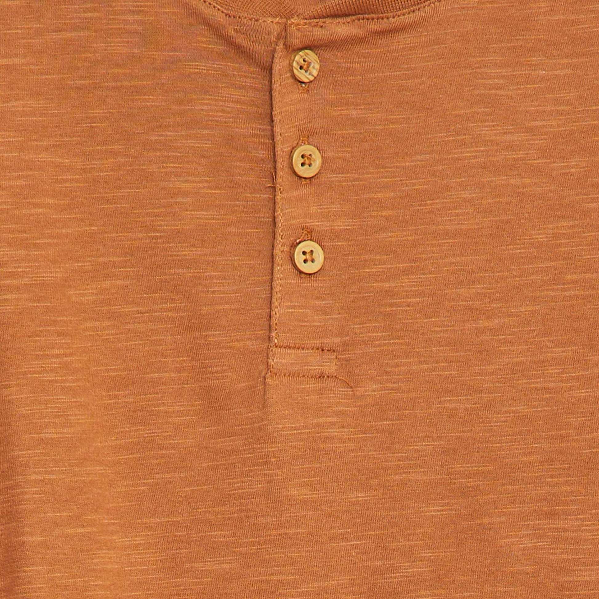 T-shirt à manches longues et col tunisien MARRON