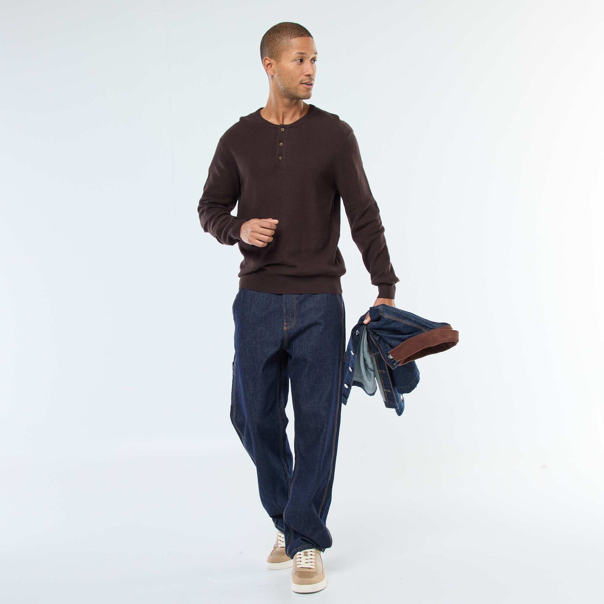 Pull en maille fantaisie à col rond boutonné MARRON
