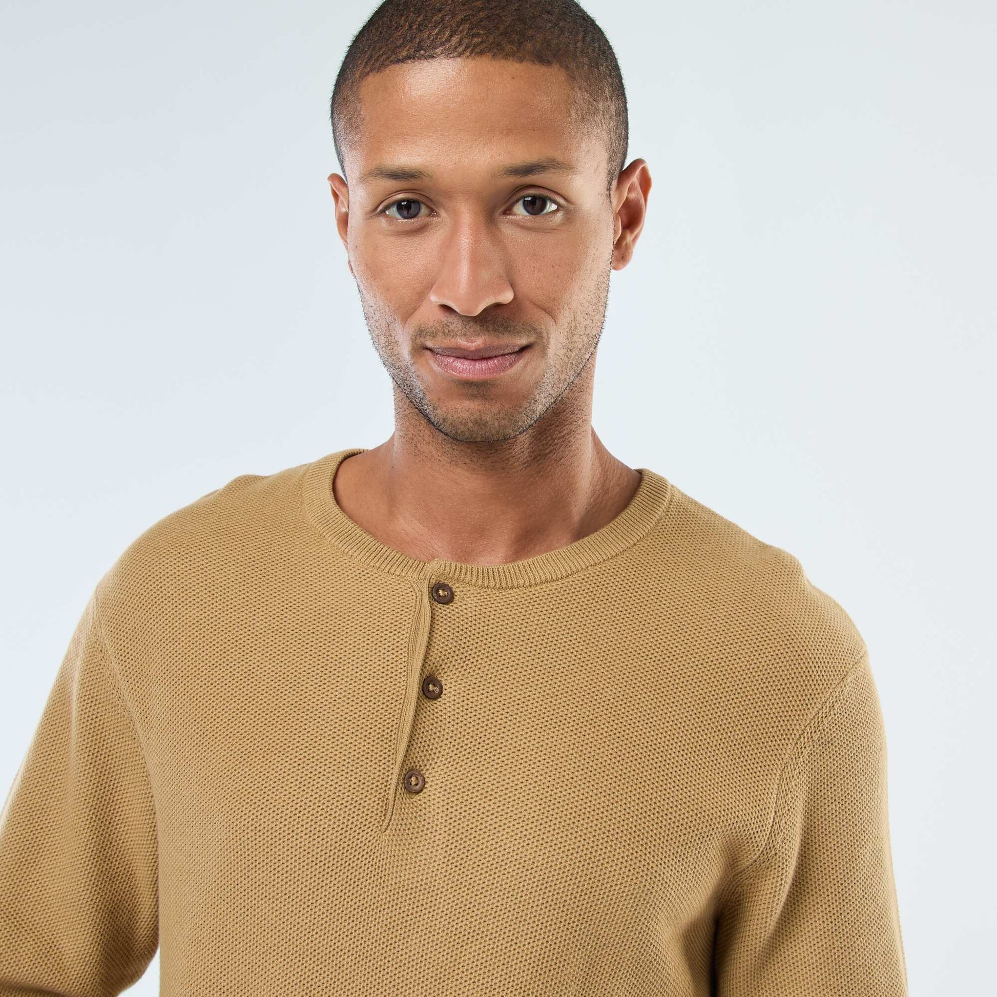 Pull en maille fantaisie à col rond boutonné VERT