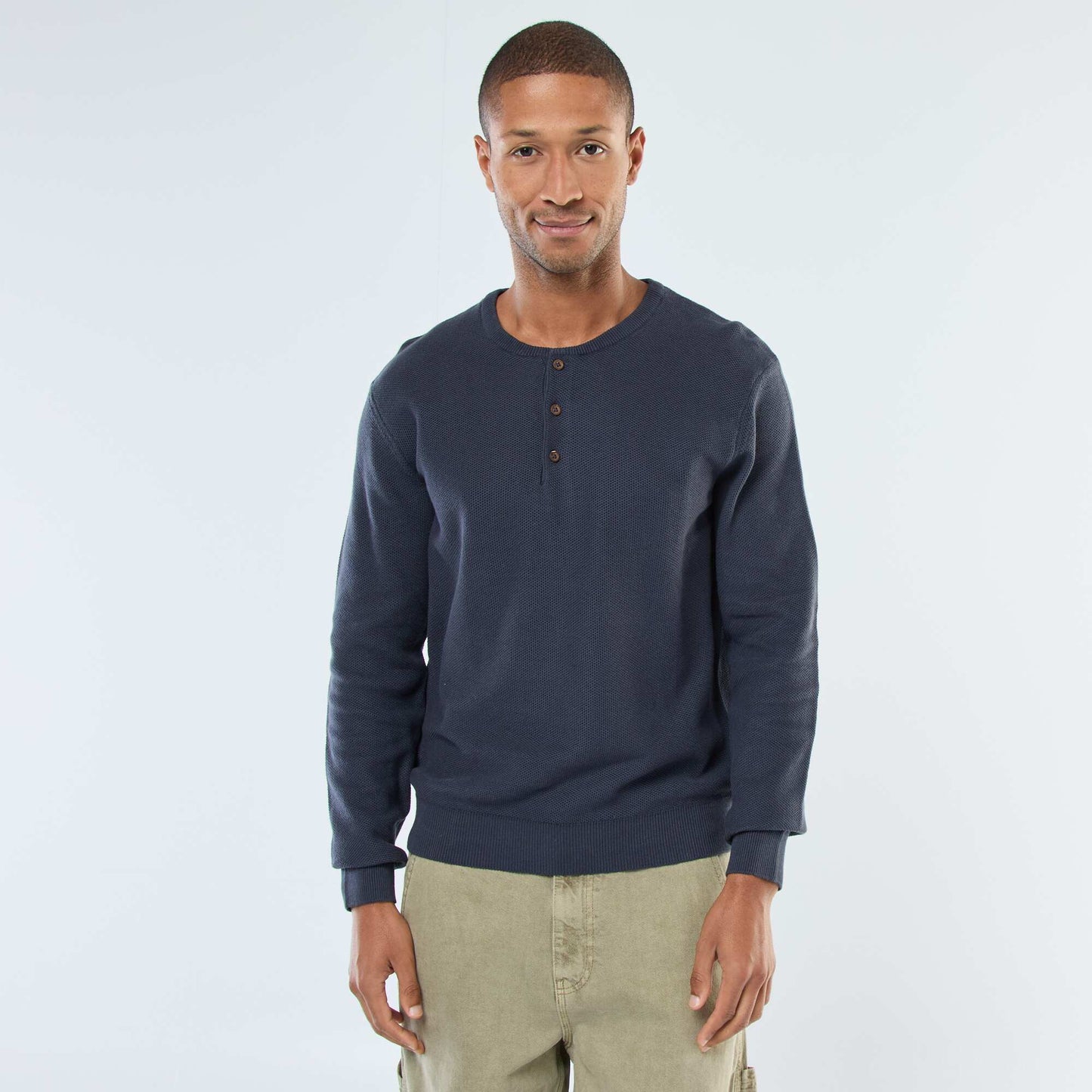 Pull en maille fantaisie à col rond boutonné BLEU